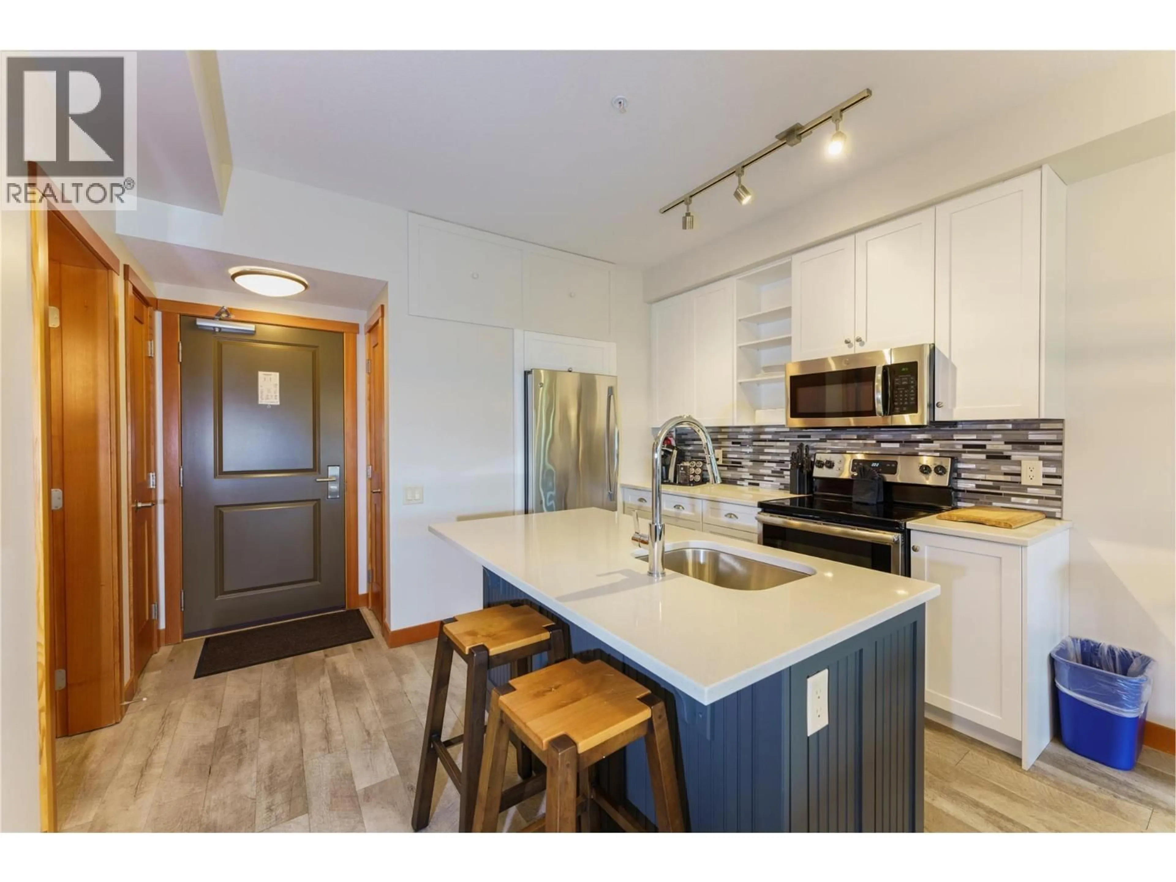 Open concept kitchen, unknown for 324 - 105 VILLAGE CENTRE COURT, Vernon British Columbia V1H1Y8