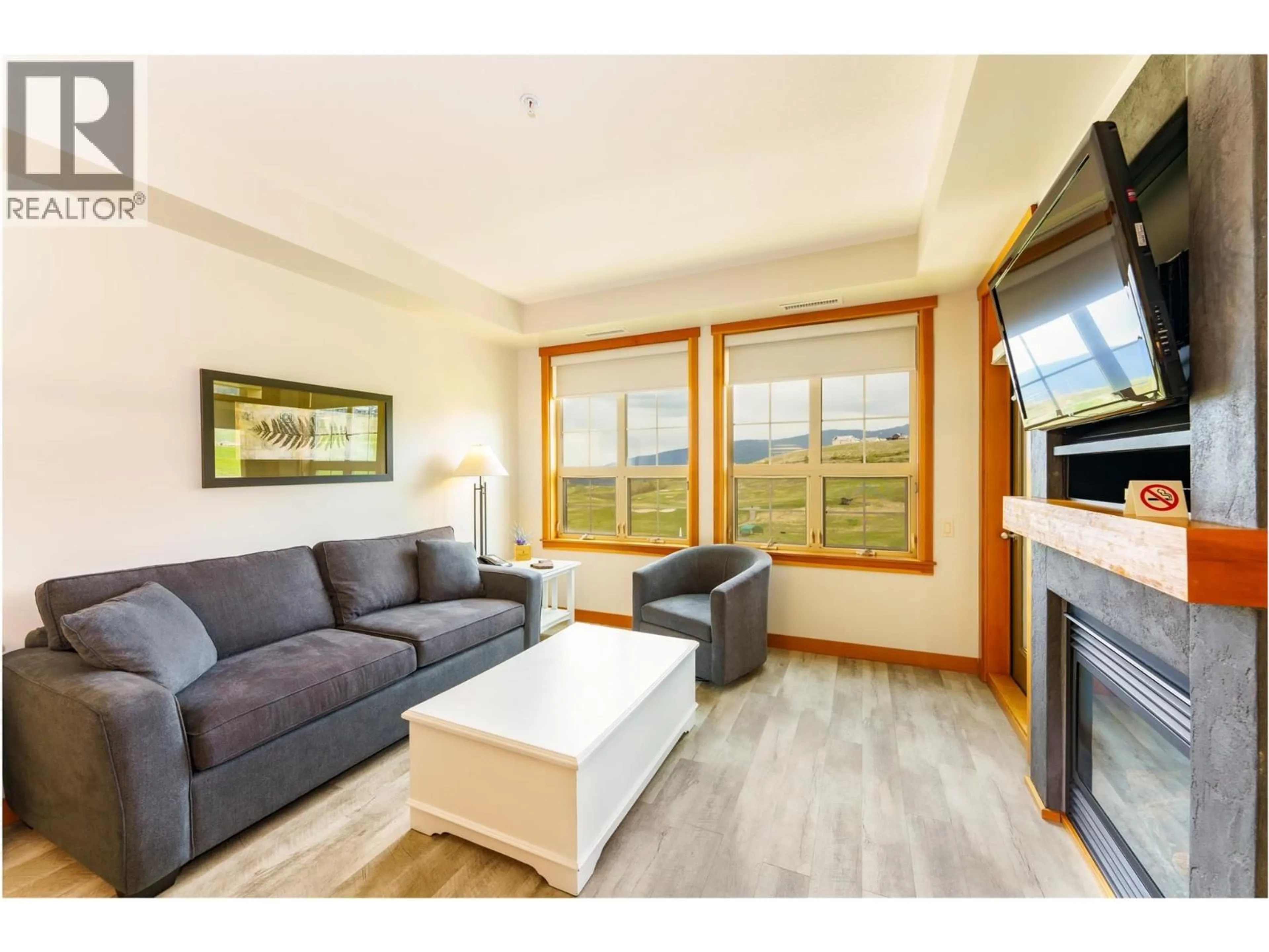 Living room with furniture, wood/laminate floor for 324 - 105 VILLAGE CENTRE COURT, Vernon British Columbia V1H1Y8