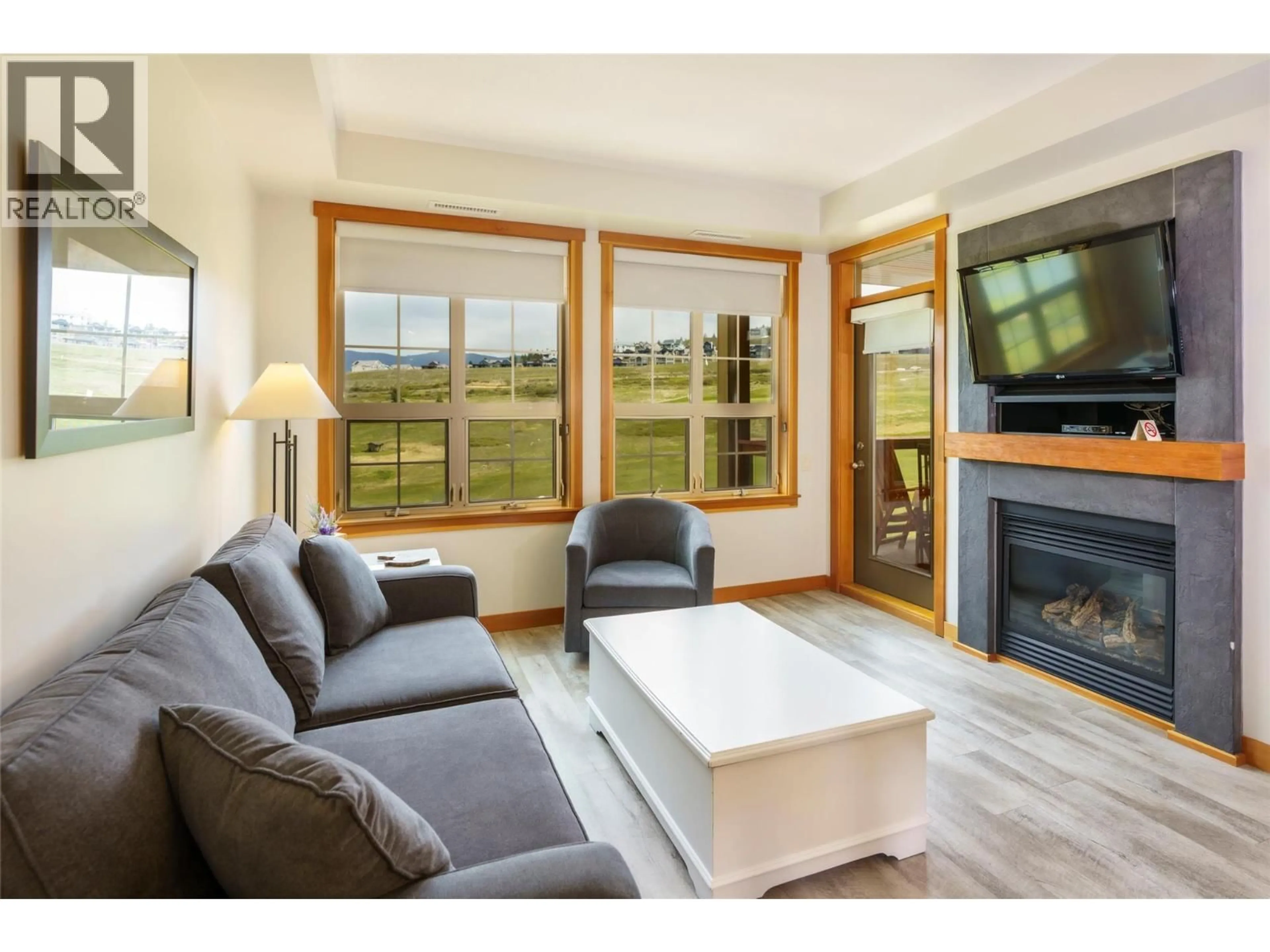 Living room with furniture, wood/laminate floor for 324 - 105 VILLAGE CENTRE COURT, Vernon British Columbia V1H1Y8