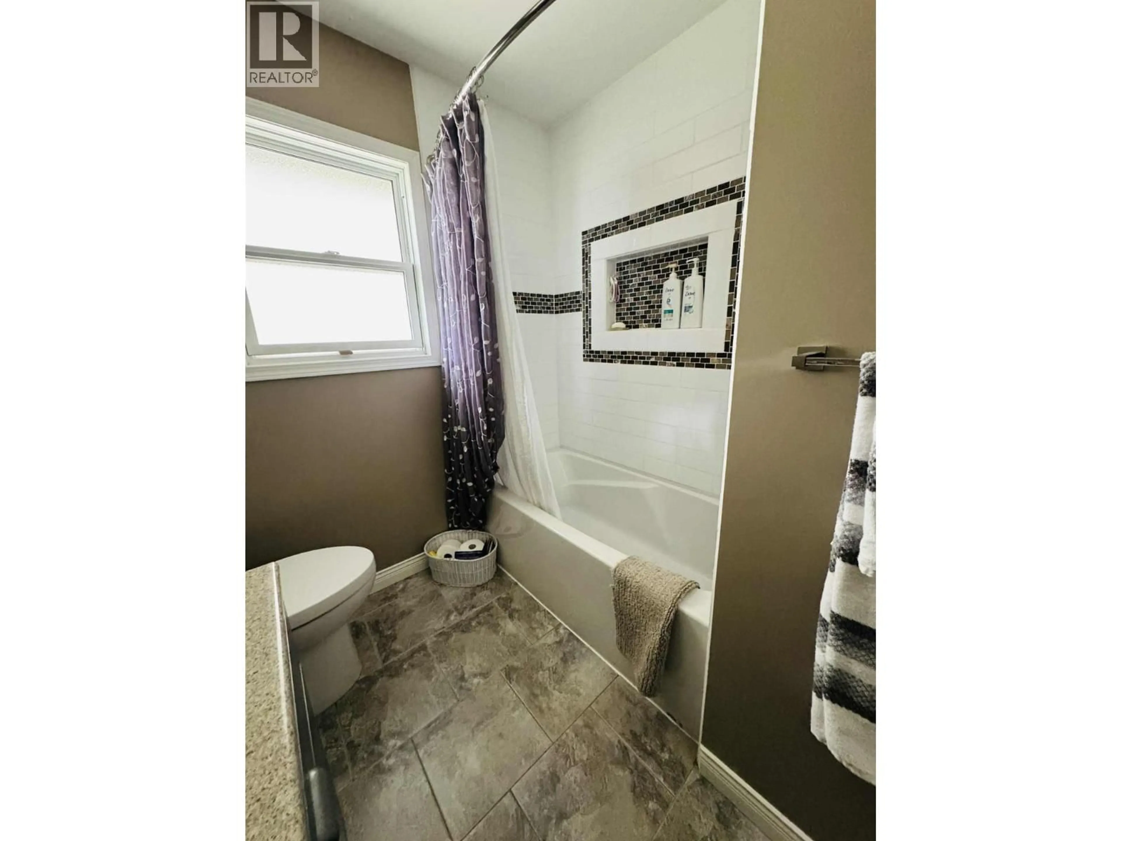 Standard bathroom, ceramic/tile floor for 9806 HIGHWAY 97 OTHER, Osoyoos British Columbia V0H1V2