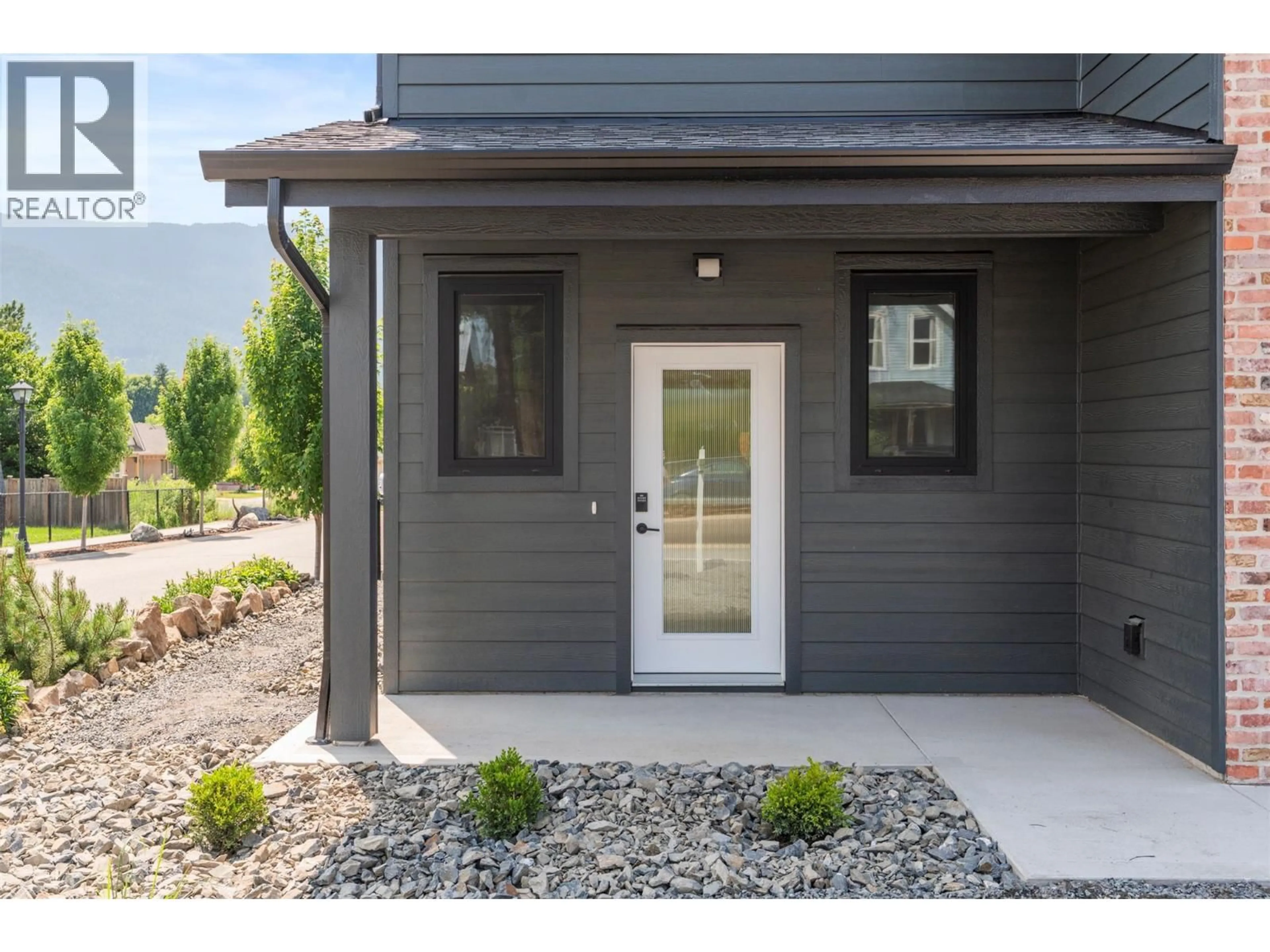 Indoor entryway for 101 - 2345 PATTERSON AVENUE, Armstrong British Columbia V0E1B1