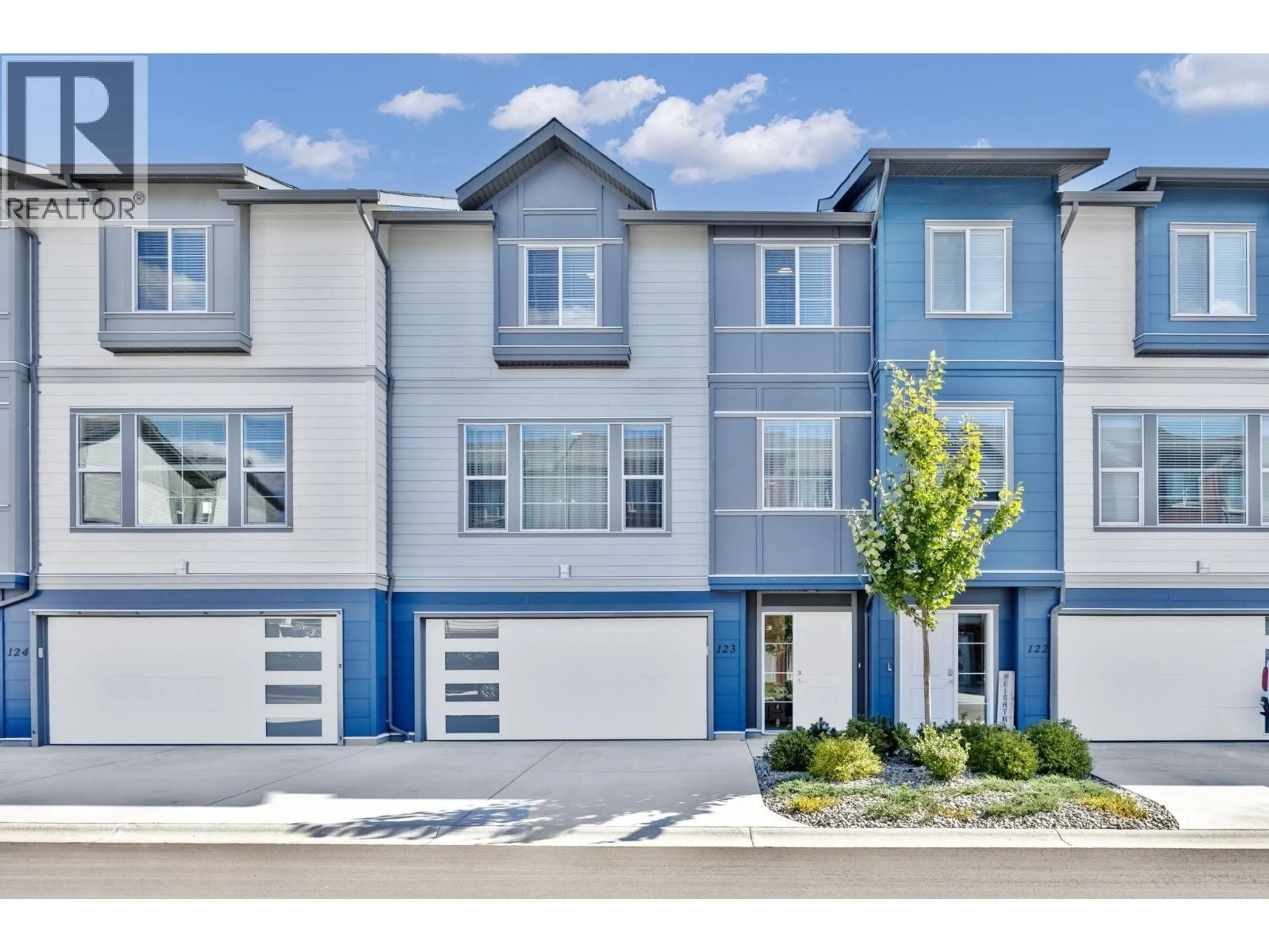 Home with vinyl exterior material, street for 123 - 4025 GELLATLY ROAD SOUTH, West Kelowna British Columbia V4T0E6