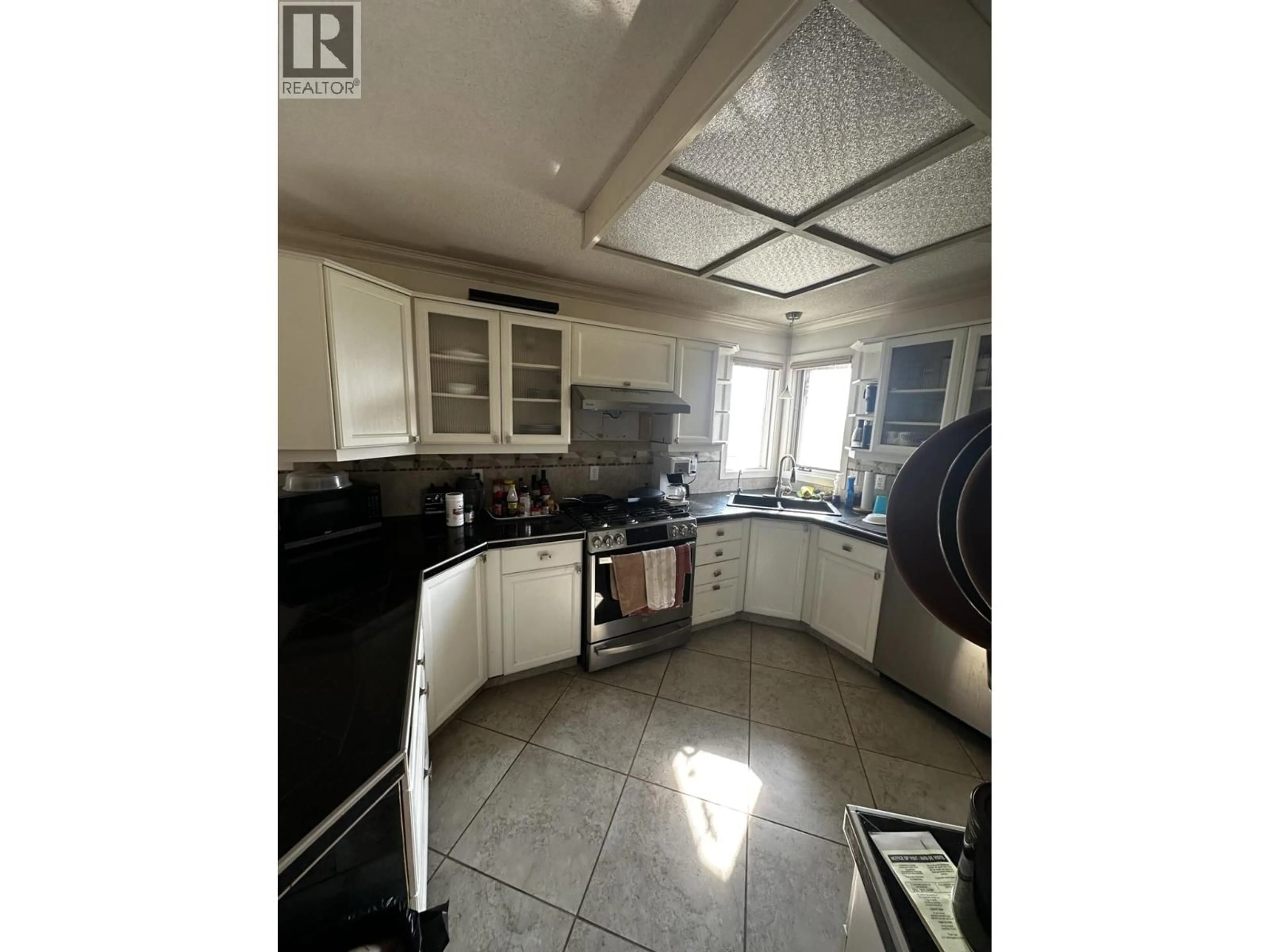 Kitchen with laundary machines, ceramic/tile floor for 6141 HILLVIEW OTHER, Chetwynd British Columbia V0C1J0