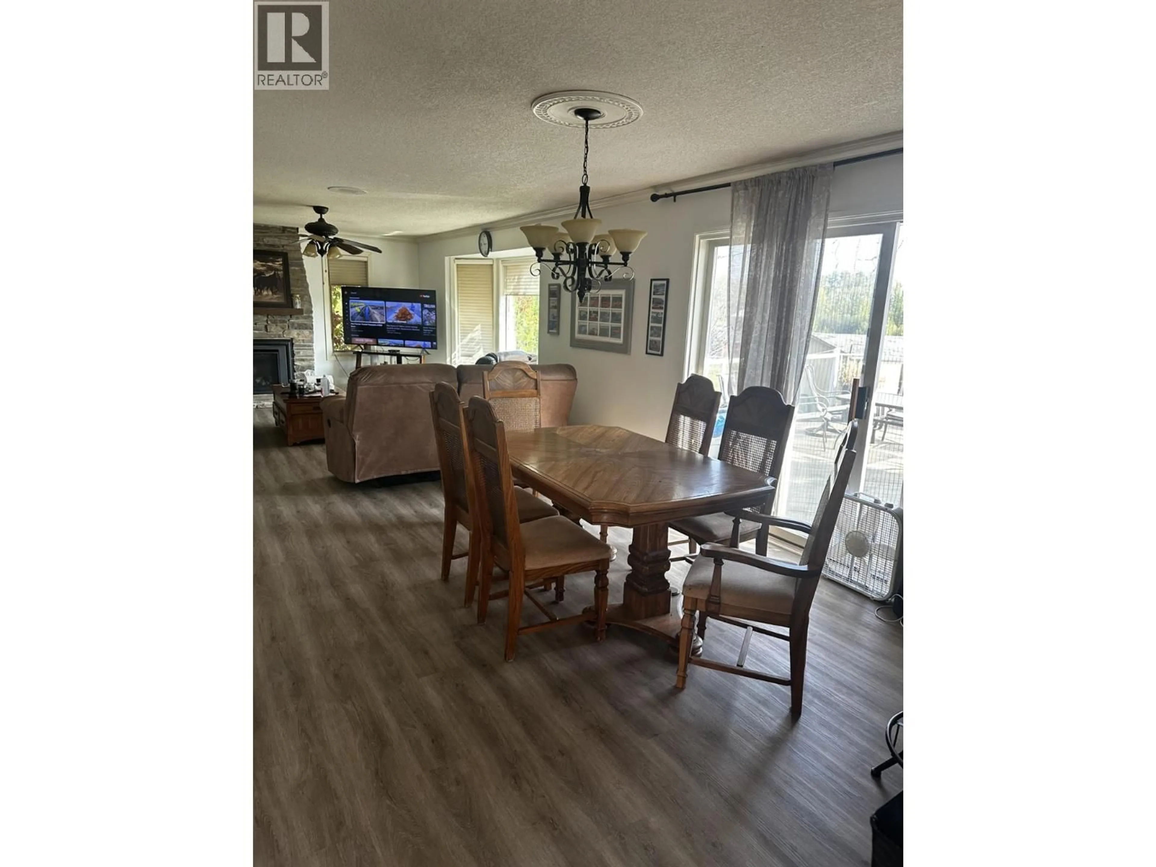 Dining room, wood/laminate floor for 6141 HILLVIEW OTHER, Chetwynd British Columbia V0C1J0