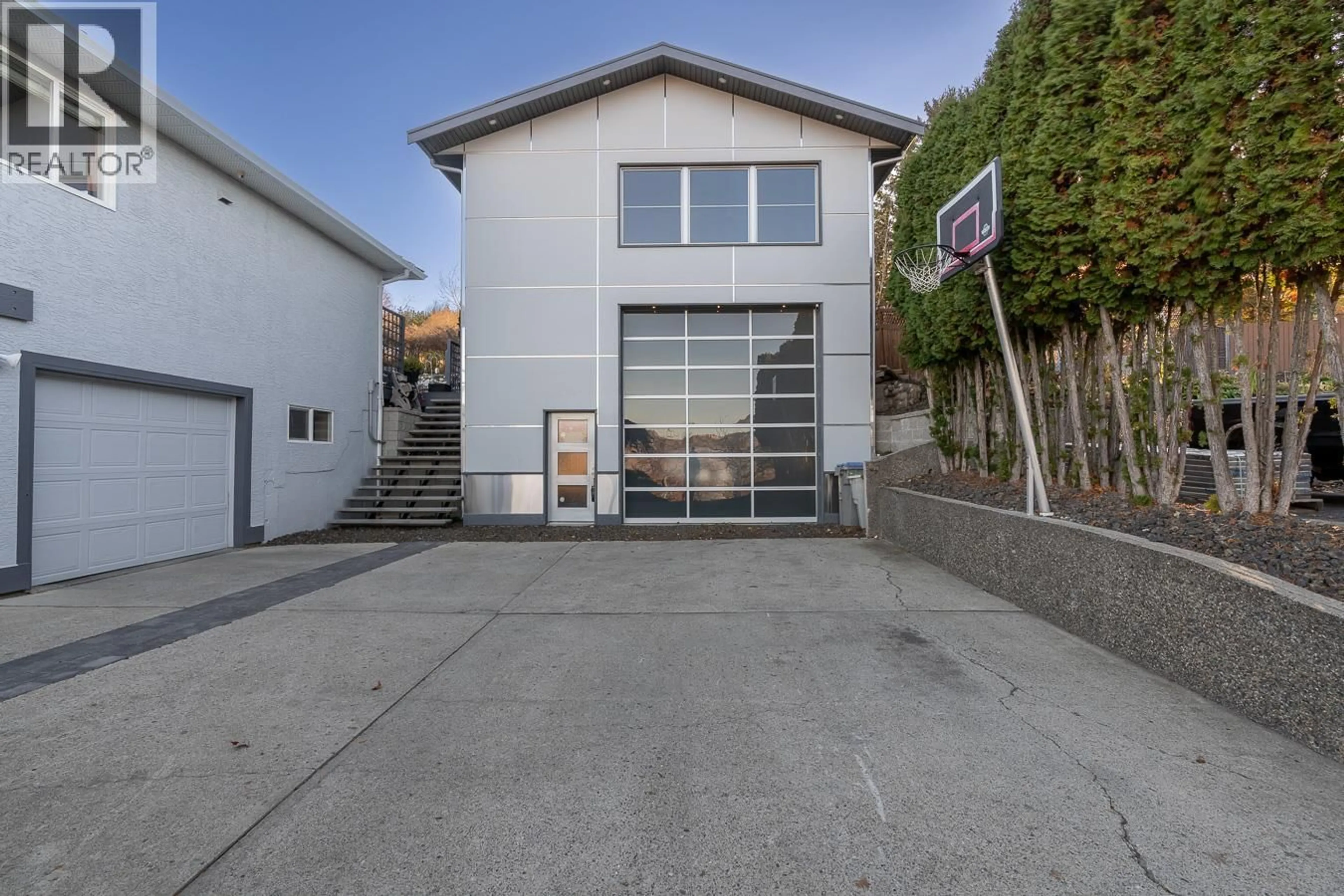 Indoor garage for 2015 HIGH COUNTRY BOULEVARD, Kamloops British Columbia V2E1L2