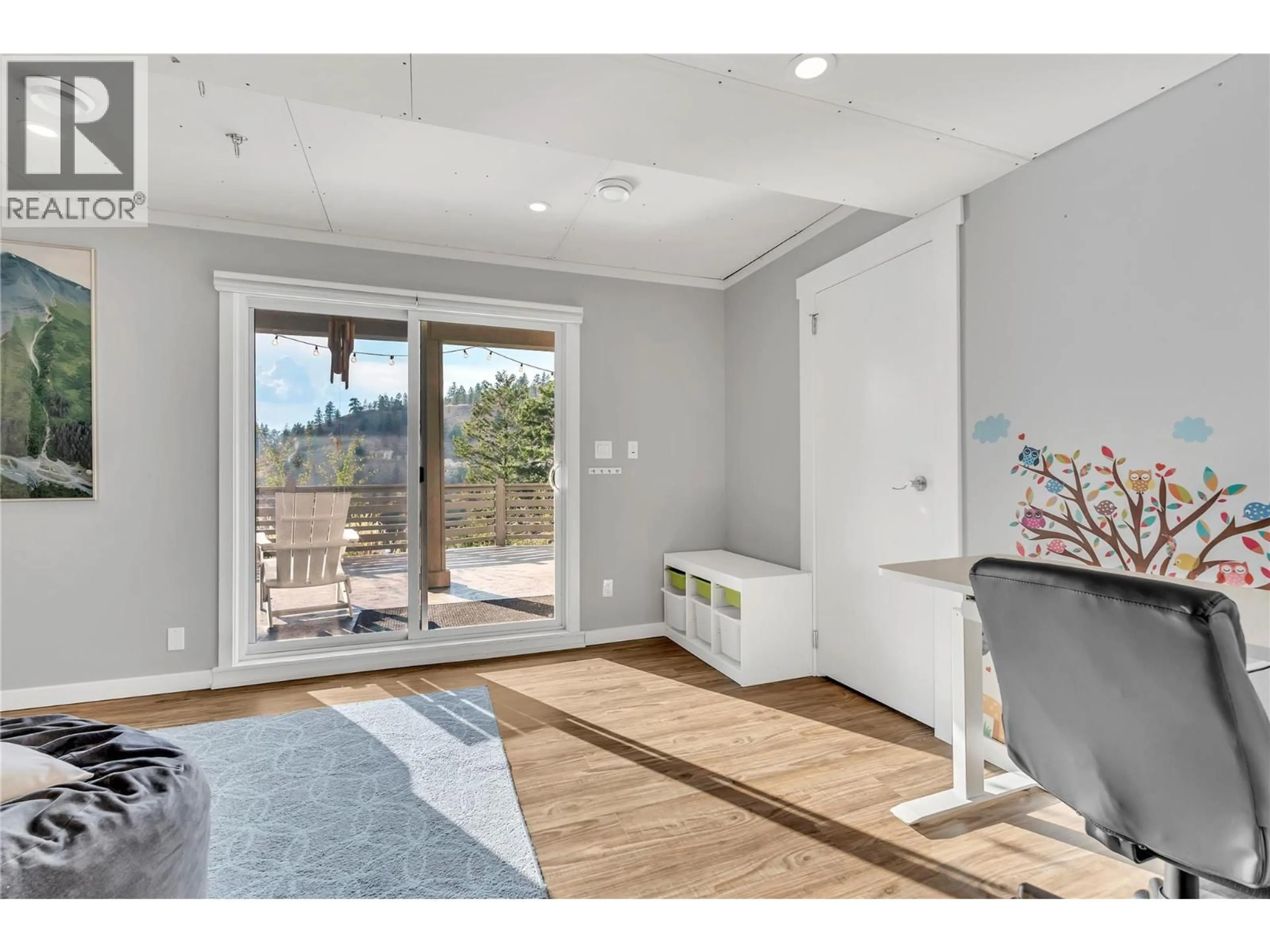 Indoor entryway for 178 GLEN PLACE, Penticton British Columbia V2A6T4