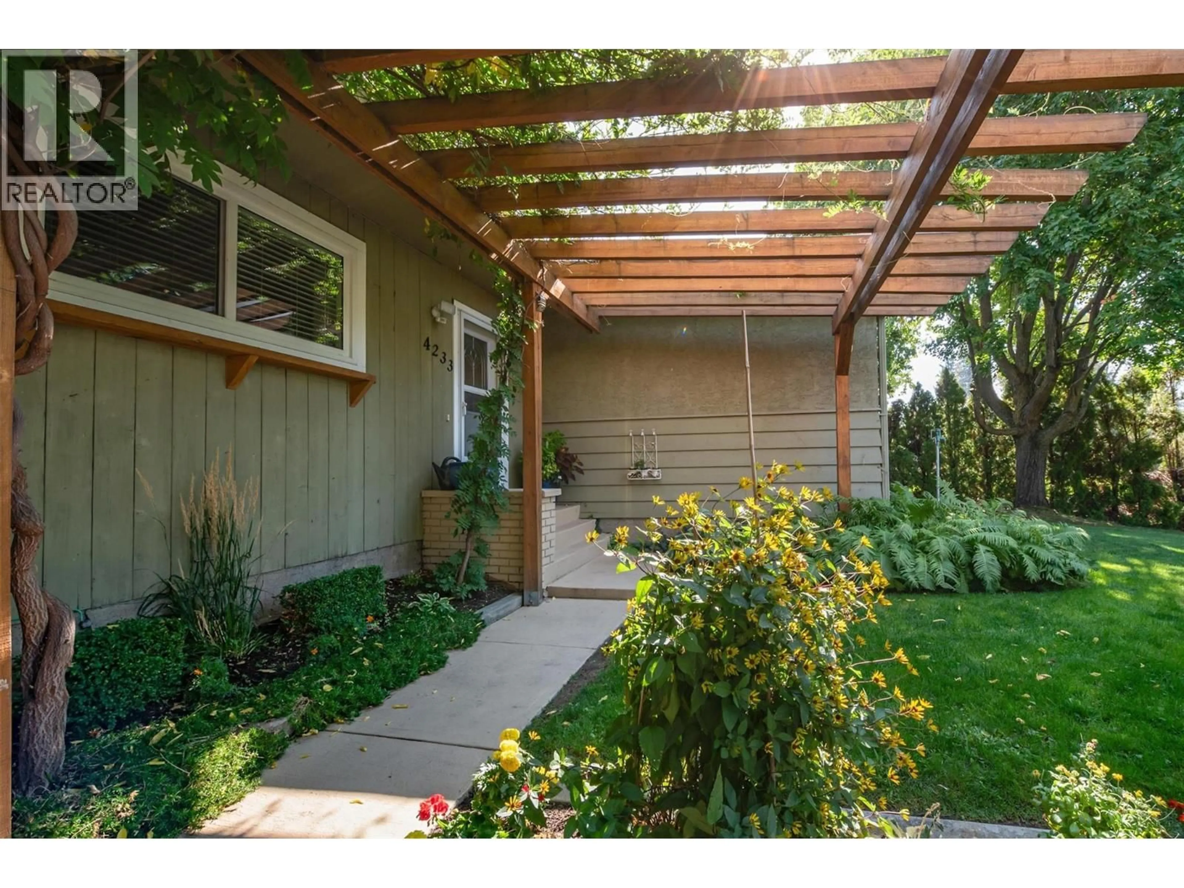Unknown for 4233 JAUD ROAD, Kelowna British Columbia V1W4C5