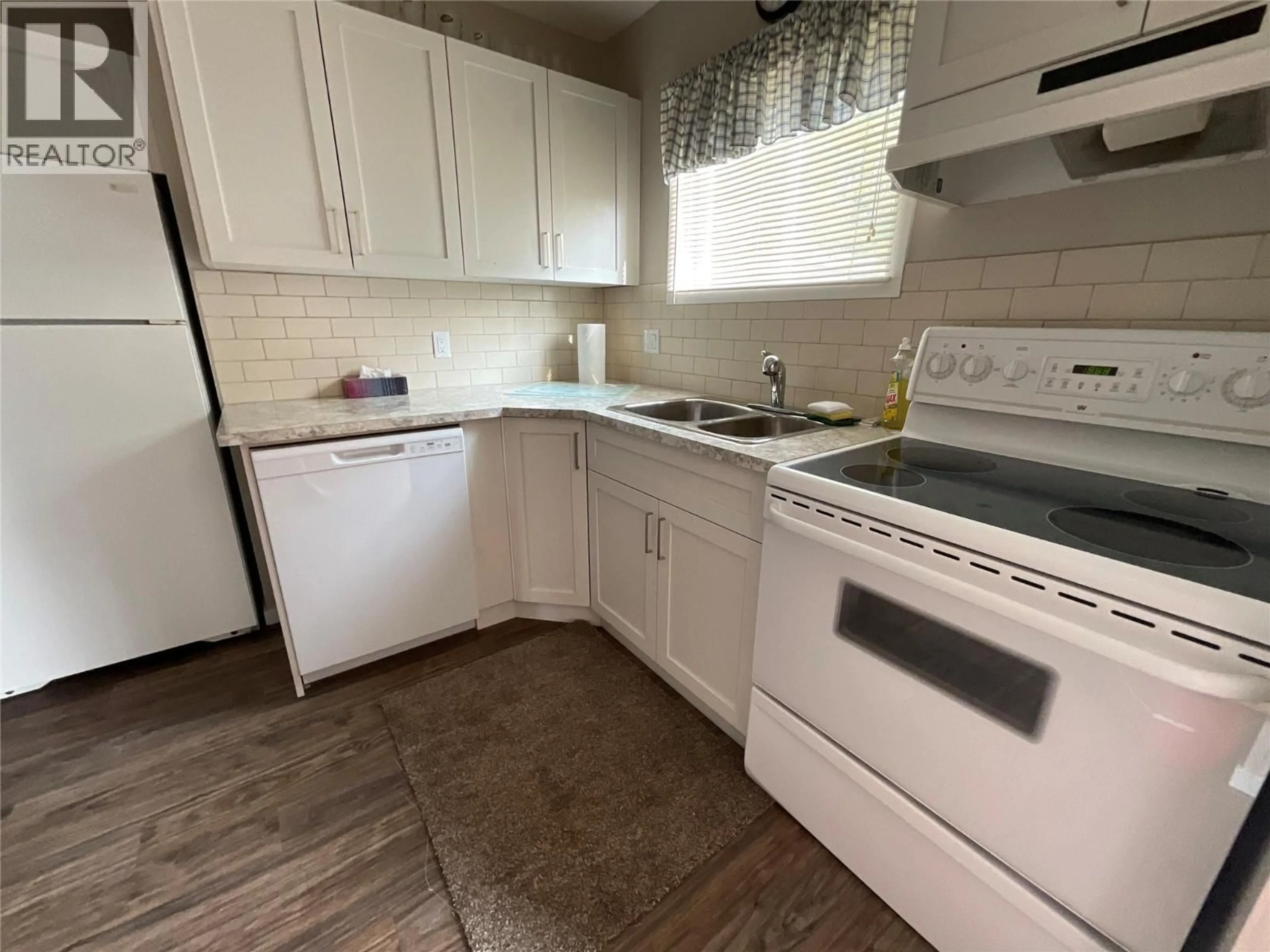 Standard kitchen, unknown for 64 MERRICK PLACE, Tumbler Ridge British Columbia V0C2W0