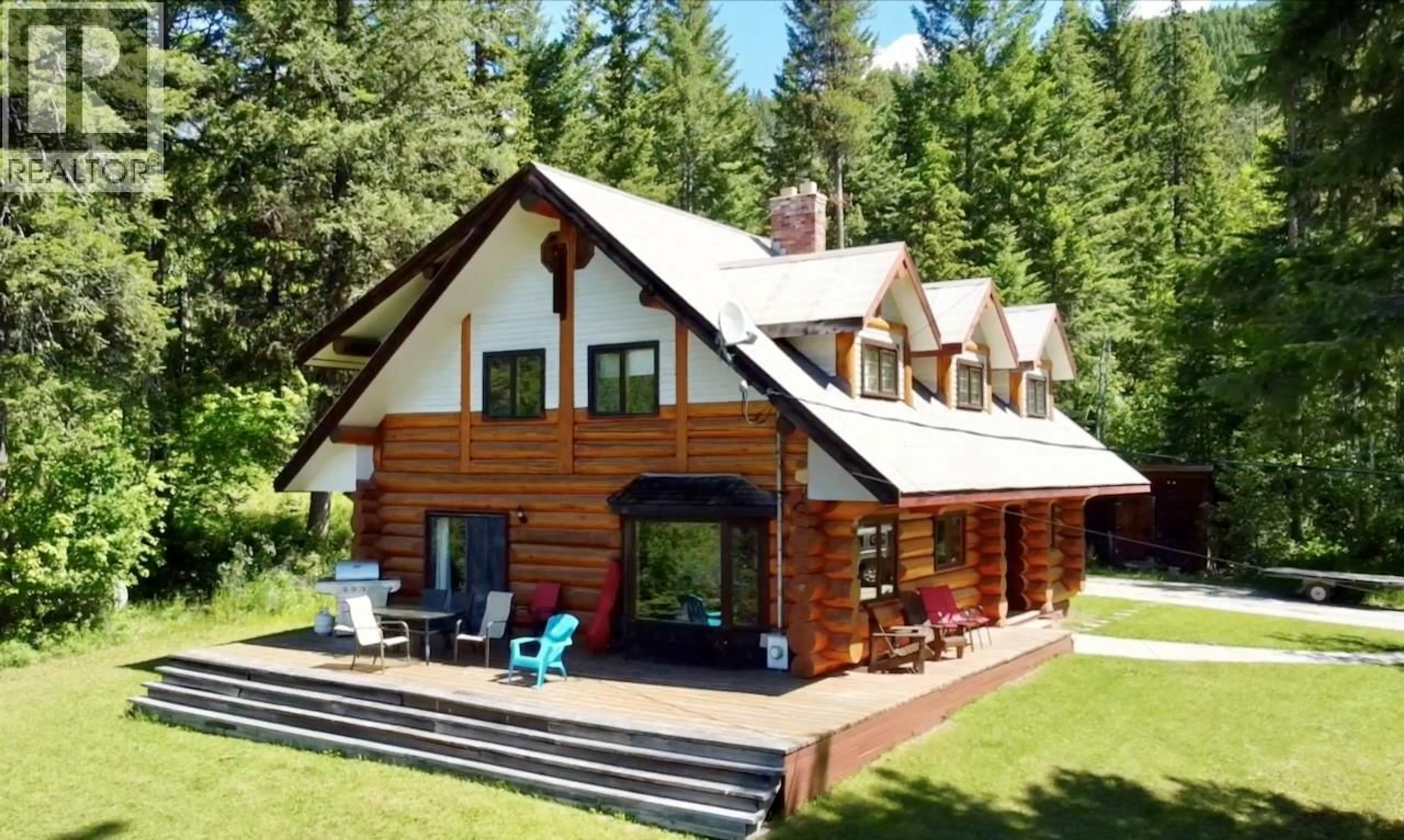 Home with vinyl exterior material, building for 1445 BLACK BEAR DRIVE, Golden British Columbia V0A1H7