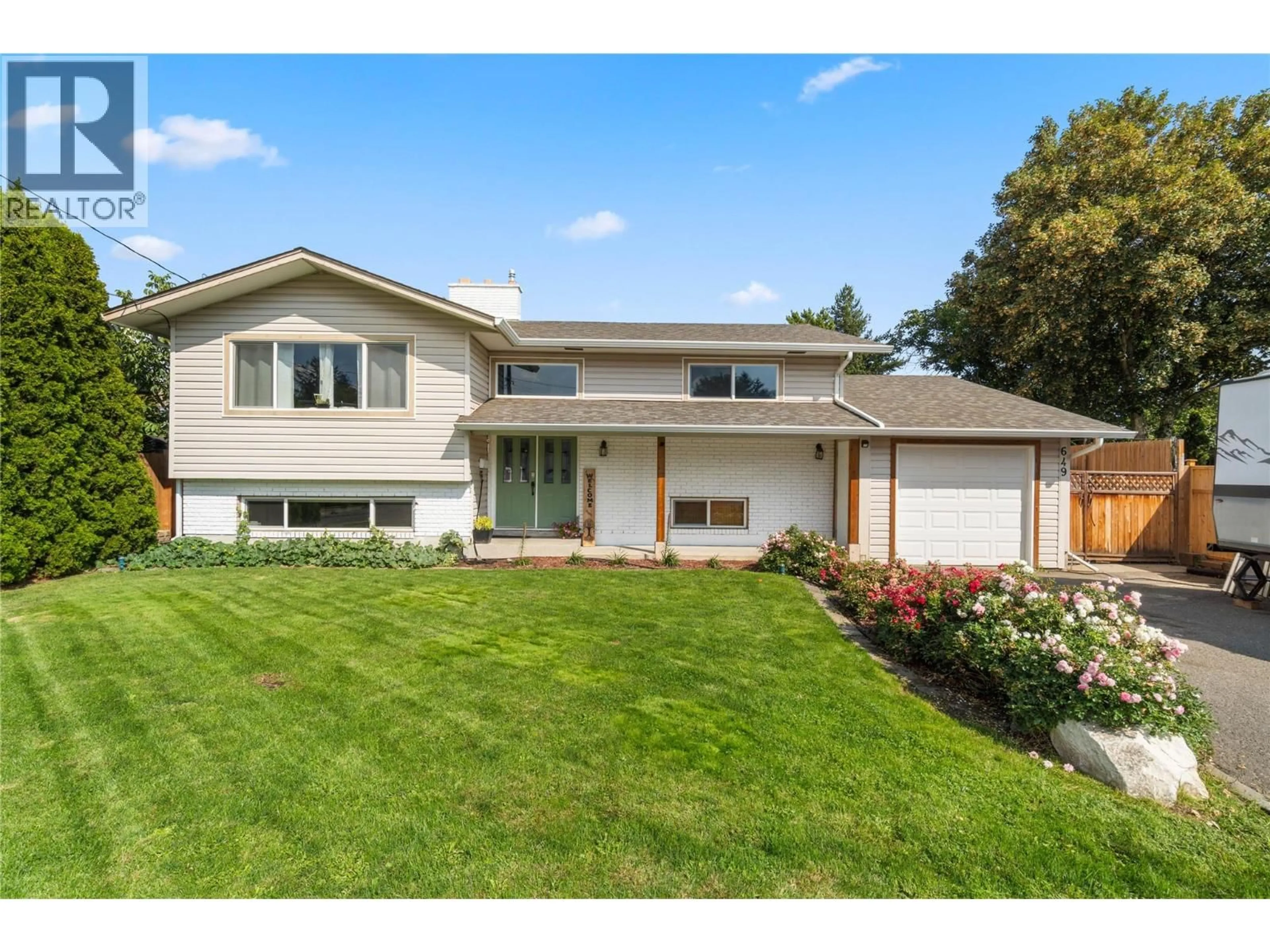 Home with vinyl exterior material, street for 649 VALDES DRIVE, Kamloops British Columbia V2B5J1