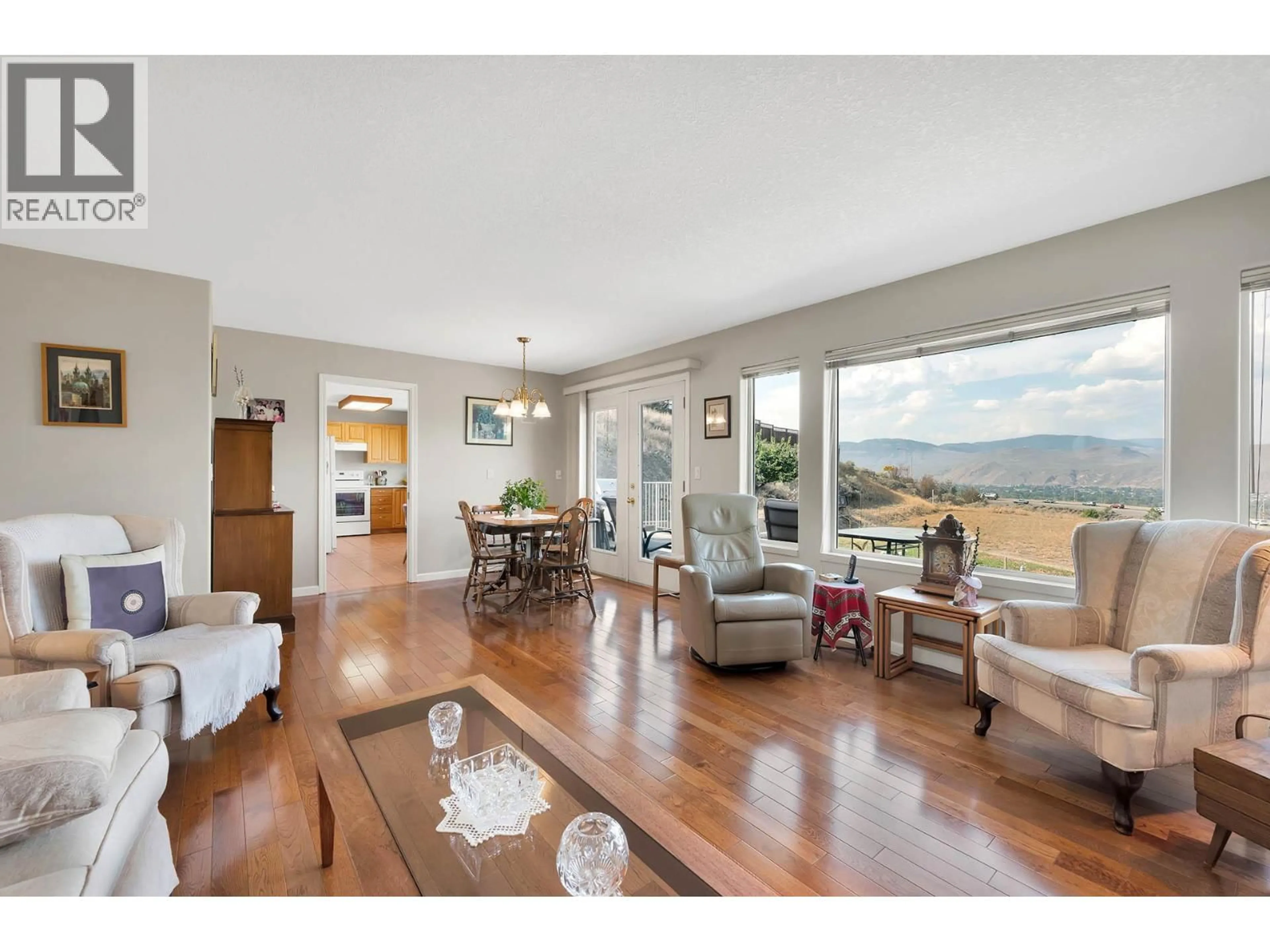 Living room with furniture, wood/laminate floor for 1024 FERNIE ROAD, Kamloops British Columbia V2C1B3