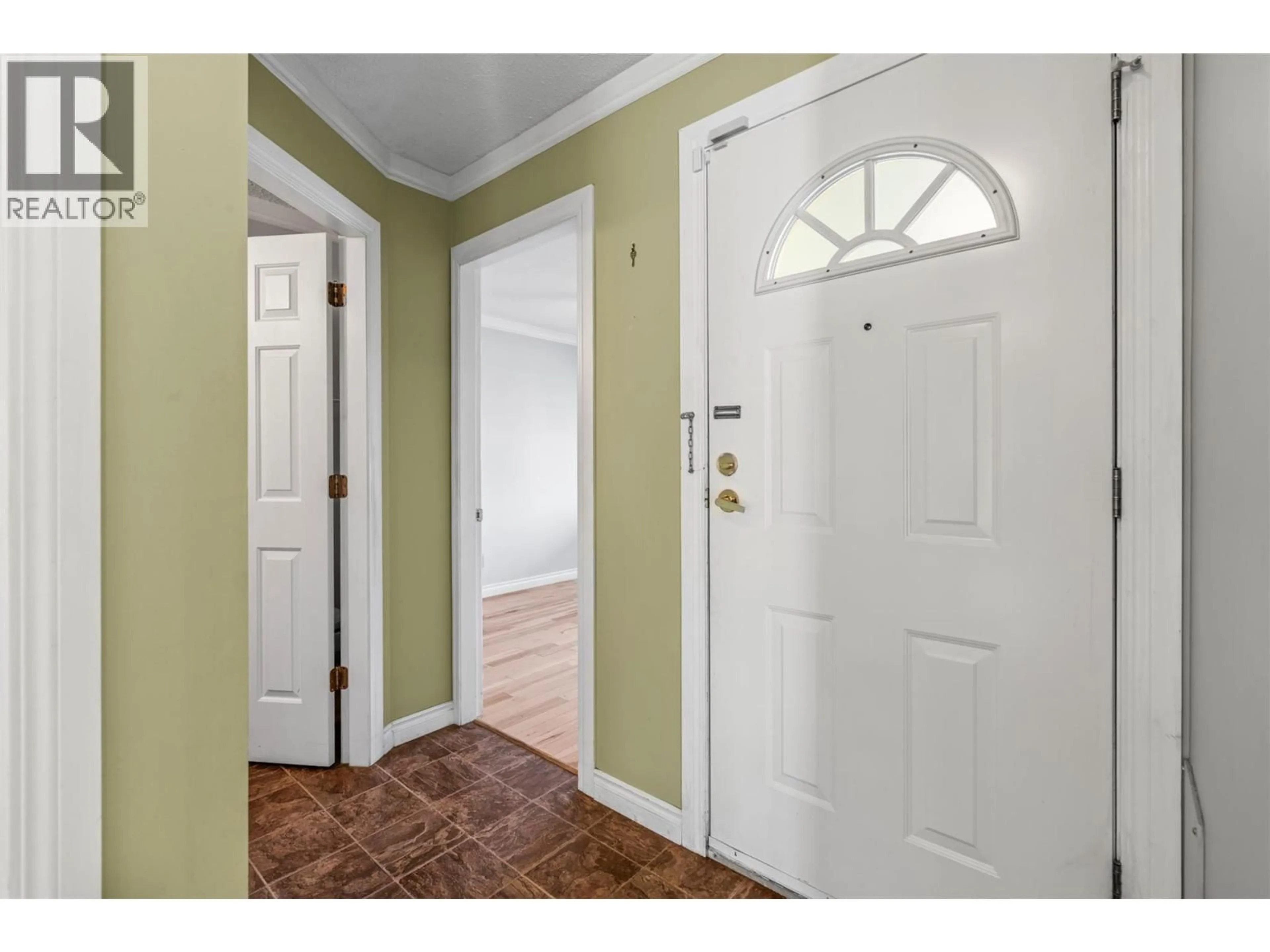 Indoor entryway for 23 - 3900 27 AVENUE, Vernon British Columbia V1T9E6