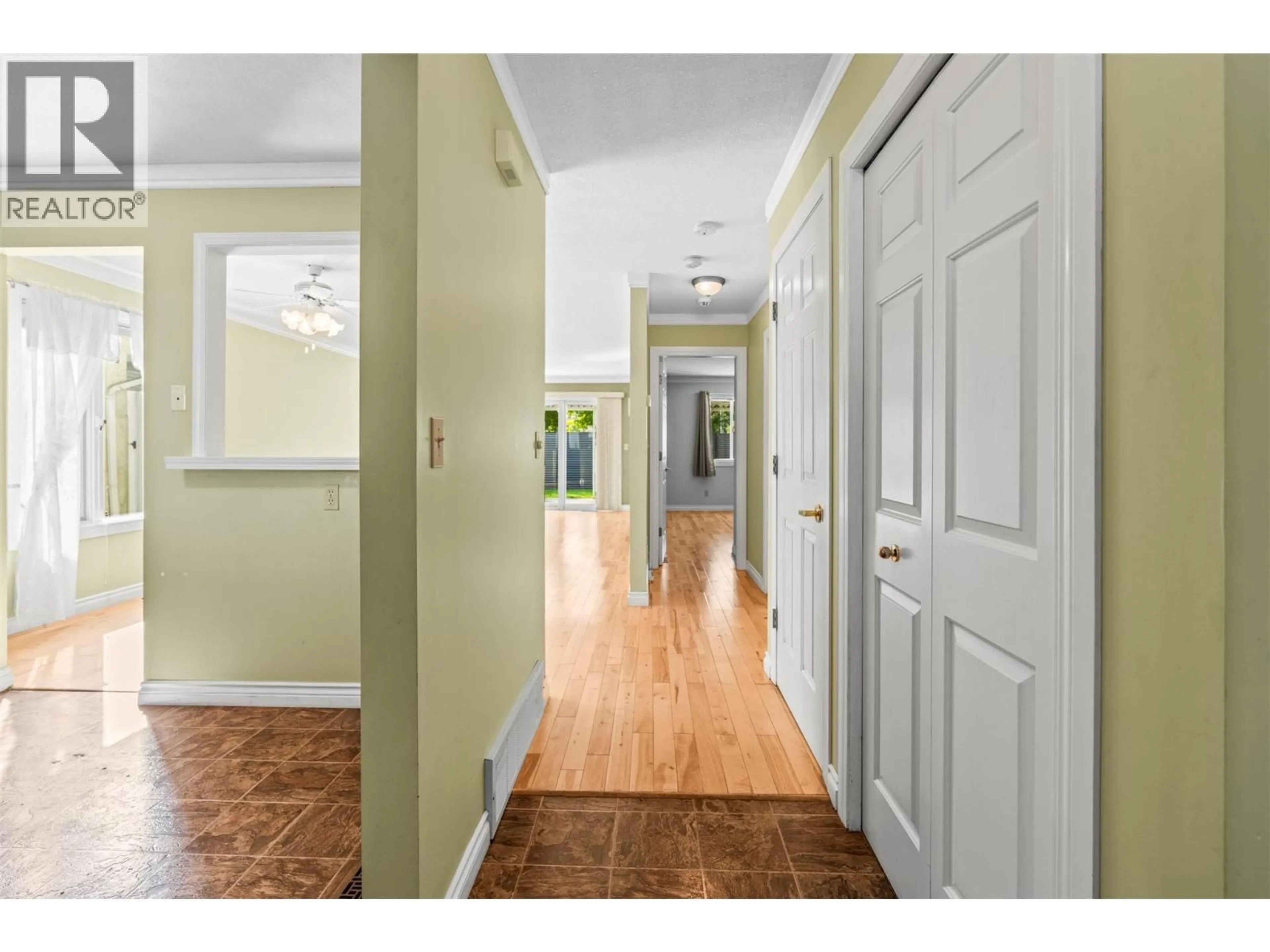 Indoor foyer for 23 - 3900 27 AVENUE, Vernon British Columbia V1T9E6