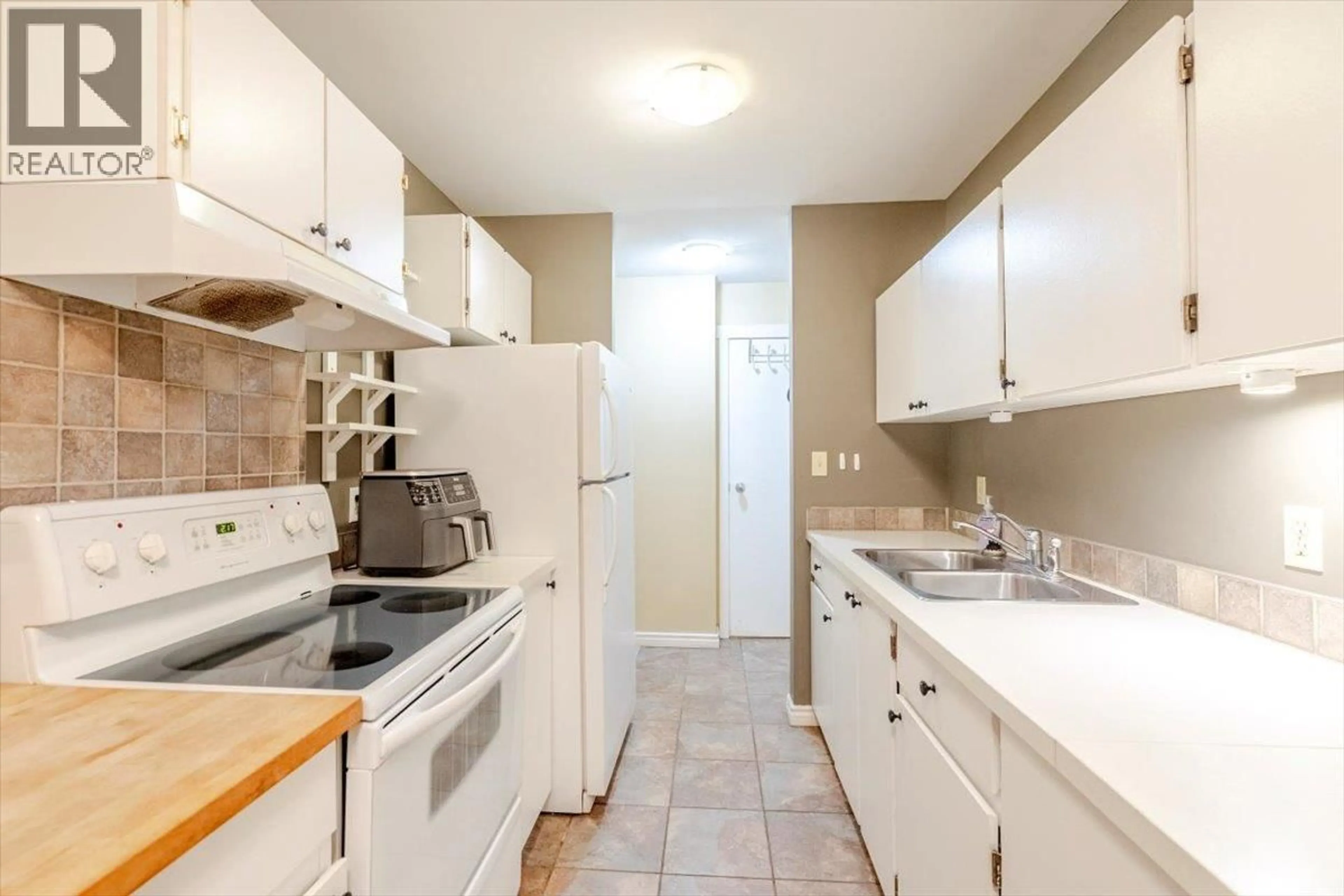 Standard kitchen, unknown for 105B - 1299 PONDEROSA DRIVE, Sparwood British Columbia V0B2G2