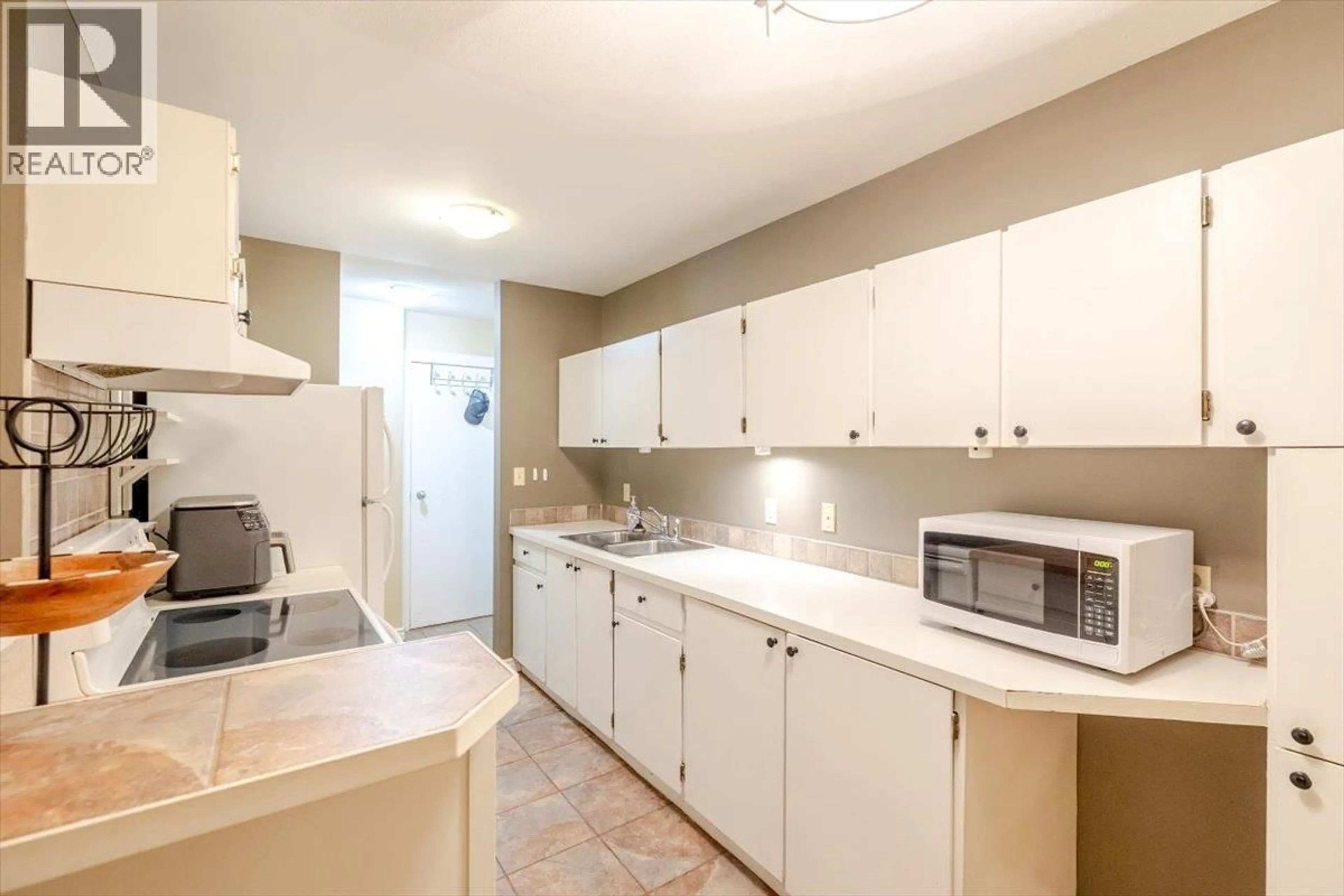 Standard kitchen, ceramic/tile floor for 105B - 1299 PONDEROSA DRIVE, Sparwood British Columbia V0B2G2