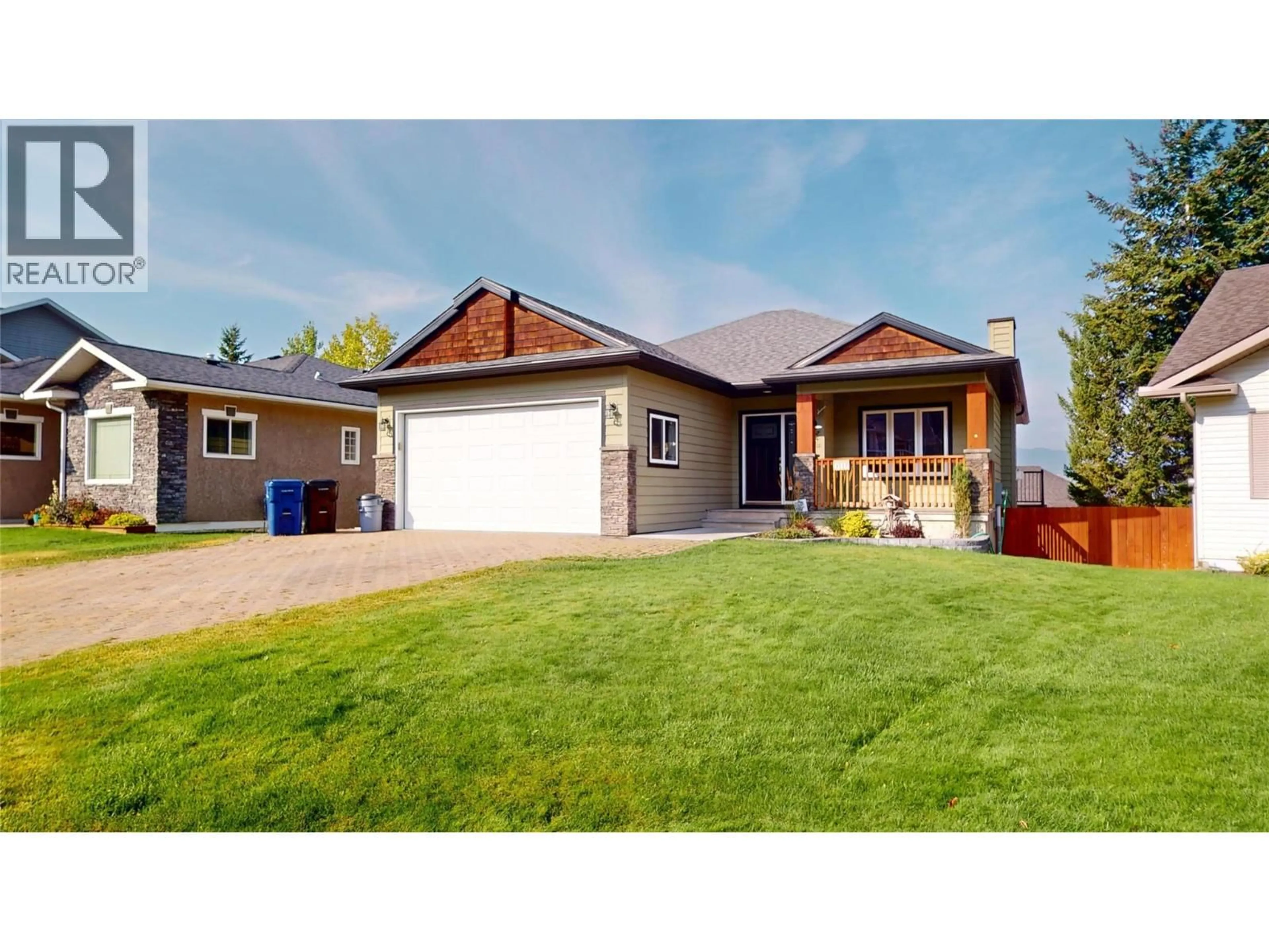 Home with vinyl exterior material, street for 1517 MT FISHER CRESCENT, Cranbrook British Columbia V1C7J6
