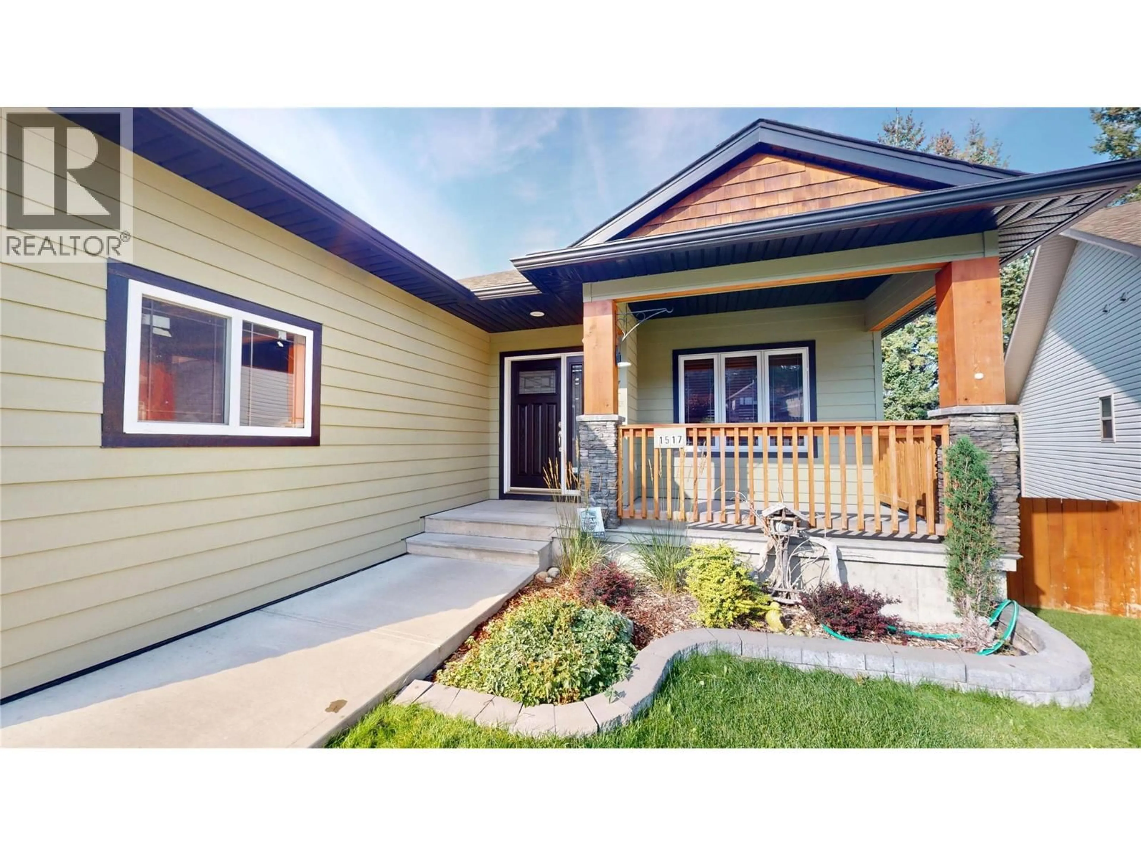 Home with vinyl exterior material, street for 1517 MT FISHER CRESCENT, Cranbrook British Columbia V1C7J6