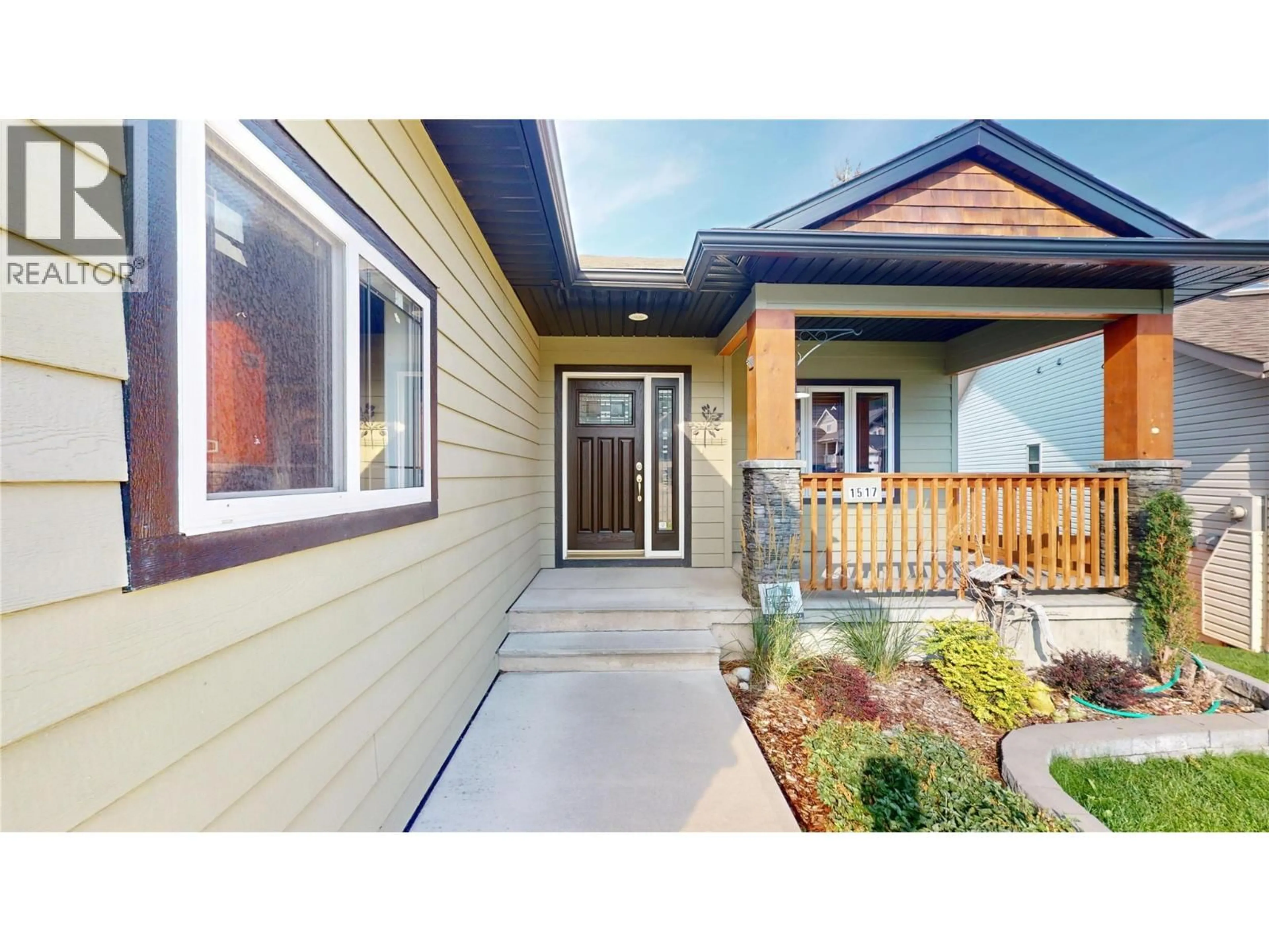 Home with vinyl exterior material, street for 1517 MT FISHER CRESCENT, Cranbrook British Columbia V1C7J6