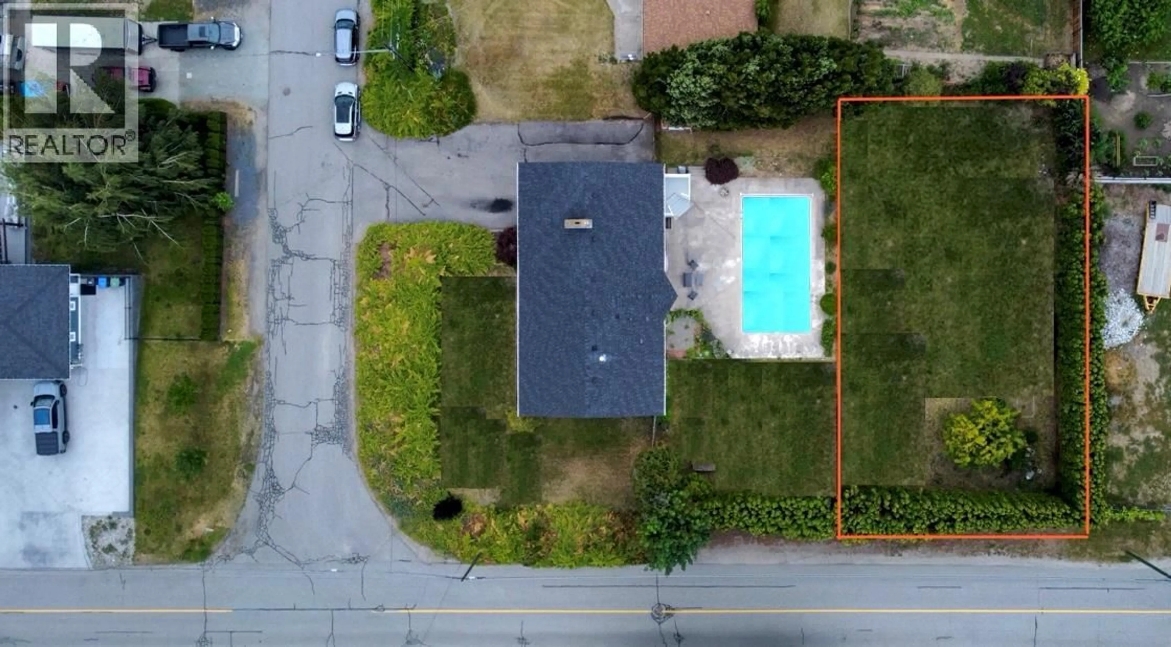 A pic from outside/outdoor area/front of a property/back of a property/a pic from drone, street for 810 WESTBROOK DRIVE, West Kelowna British Columbia V1Z1R3