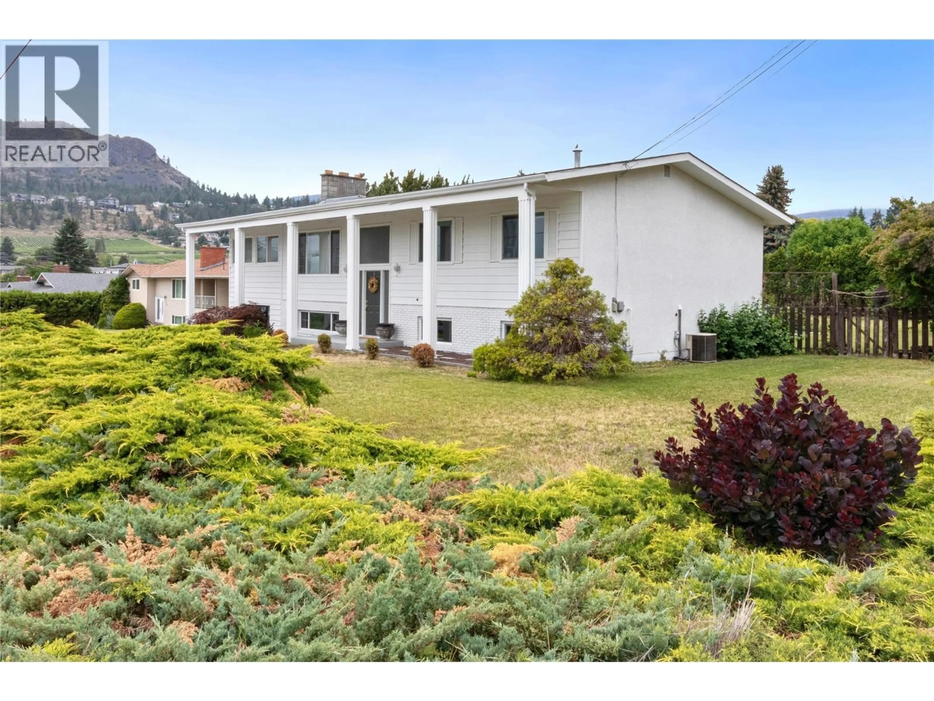 A pic from outside/outdoor area/front of a property/back of a property/a pic from drone, mountain view for 810 WESTBROOK DRIVE, West Kelowna British Columbia V1Z1R3