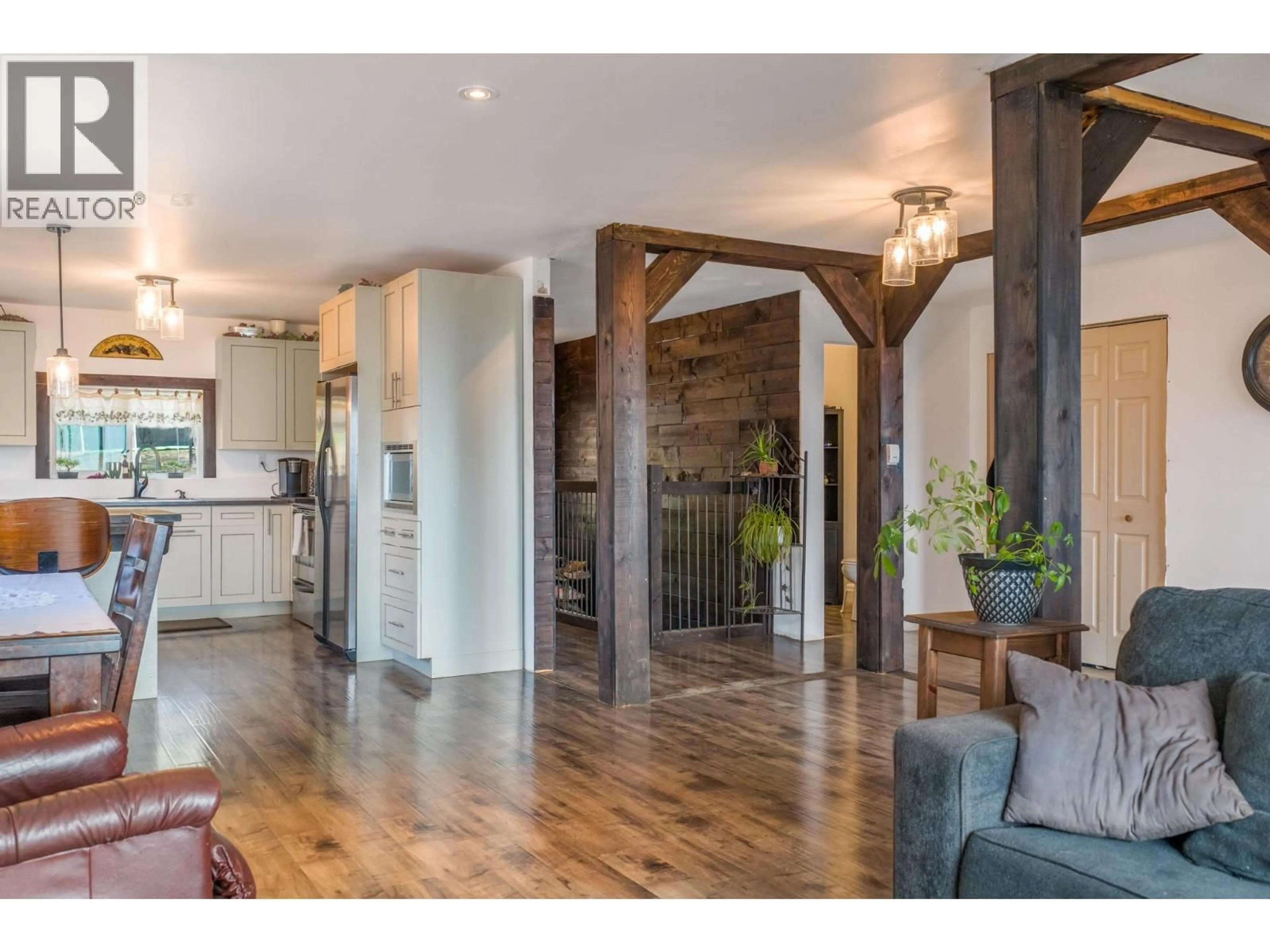 Indoor entryway for 334 22ND AVENUE, Creston British Columbia V0B1G5
