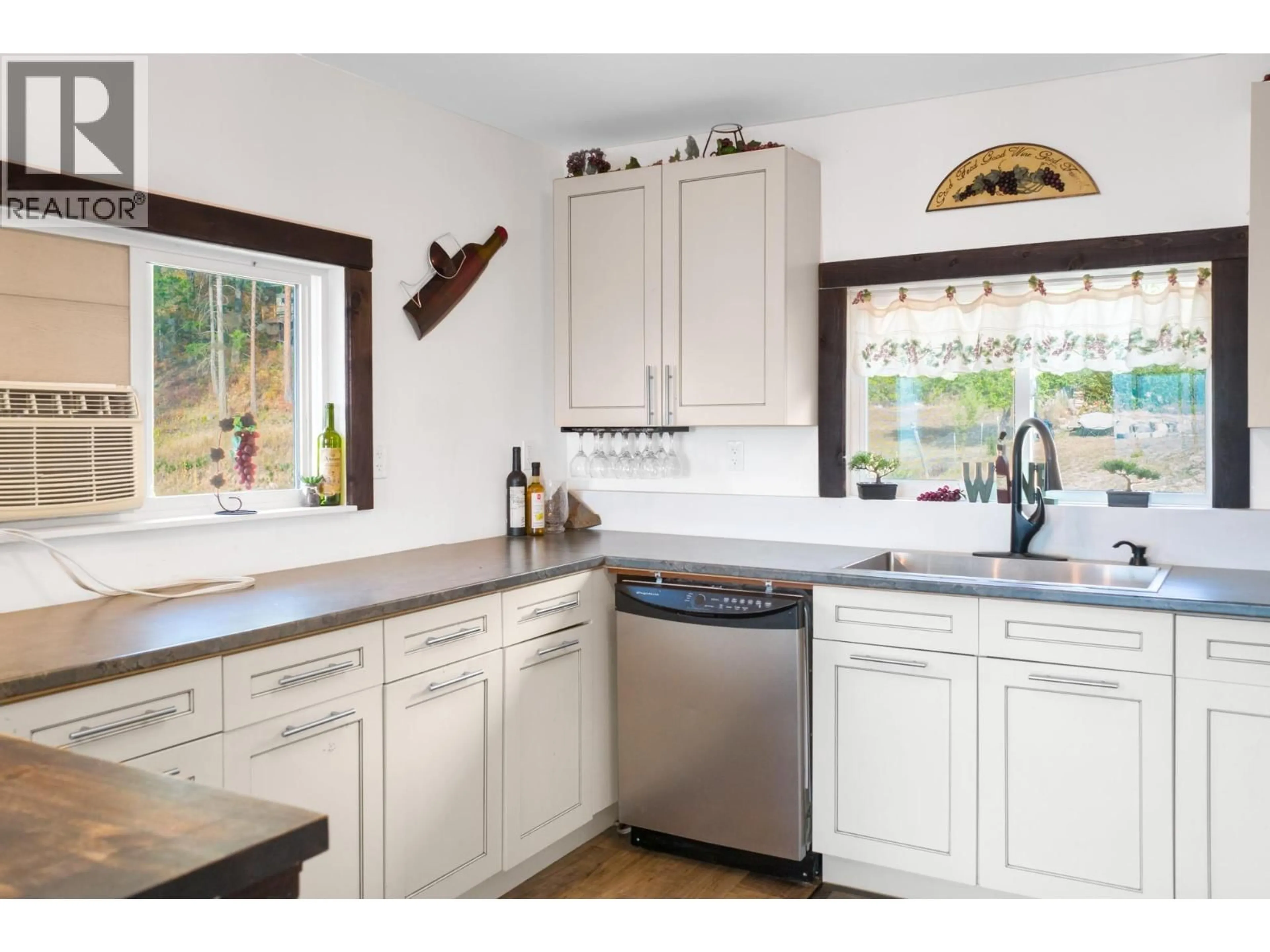 Open concept kitchen, unknown for 334 22ND AVENUE, Creston British Columbia V0B1G5