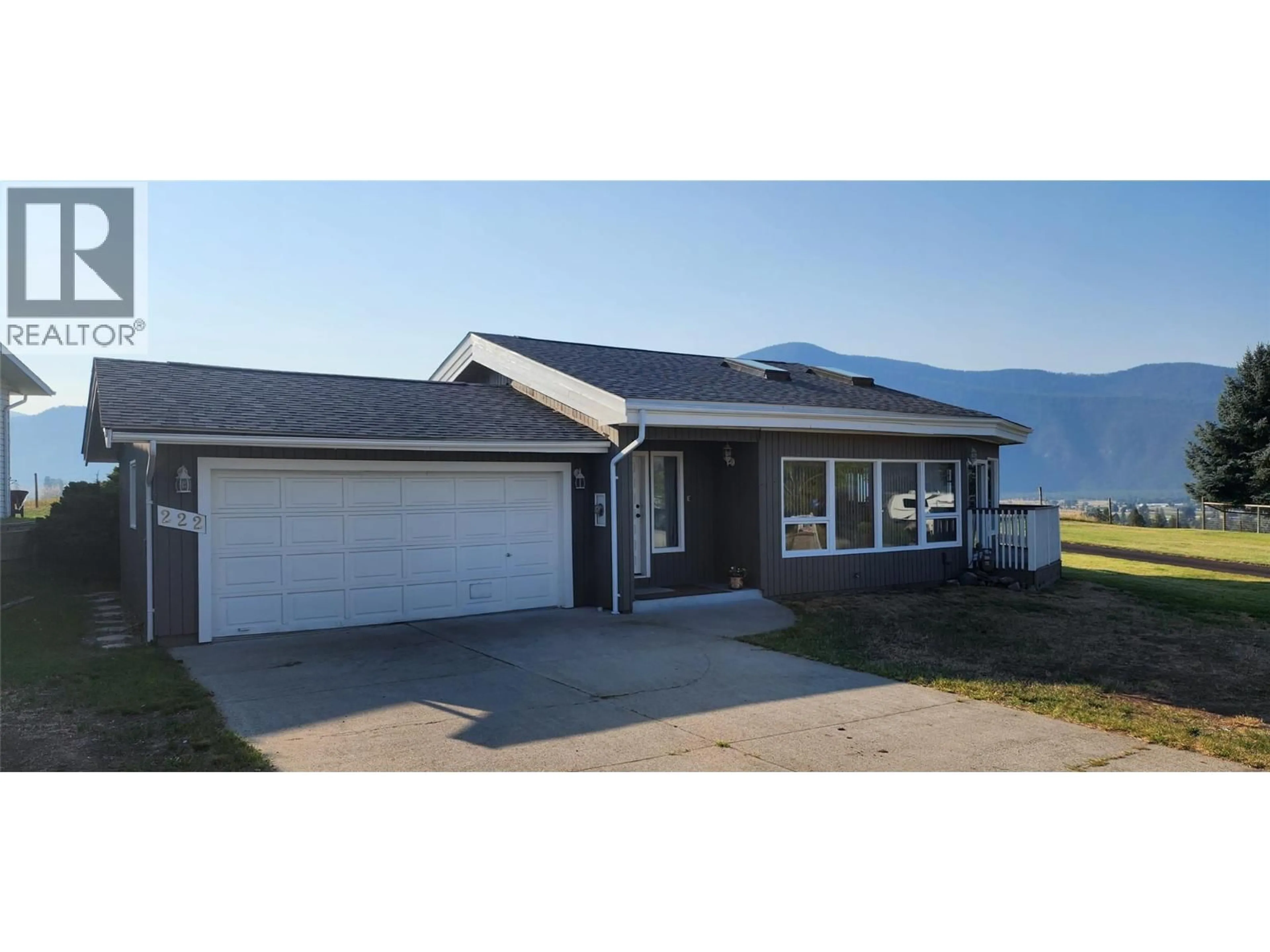 Home with vinyl exterior material, water/lake/river/ocean view for 222 WINNIPEG AVENUE, Grand Forks British Columbia V0H1H0