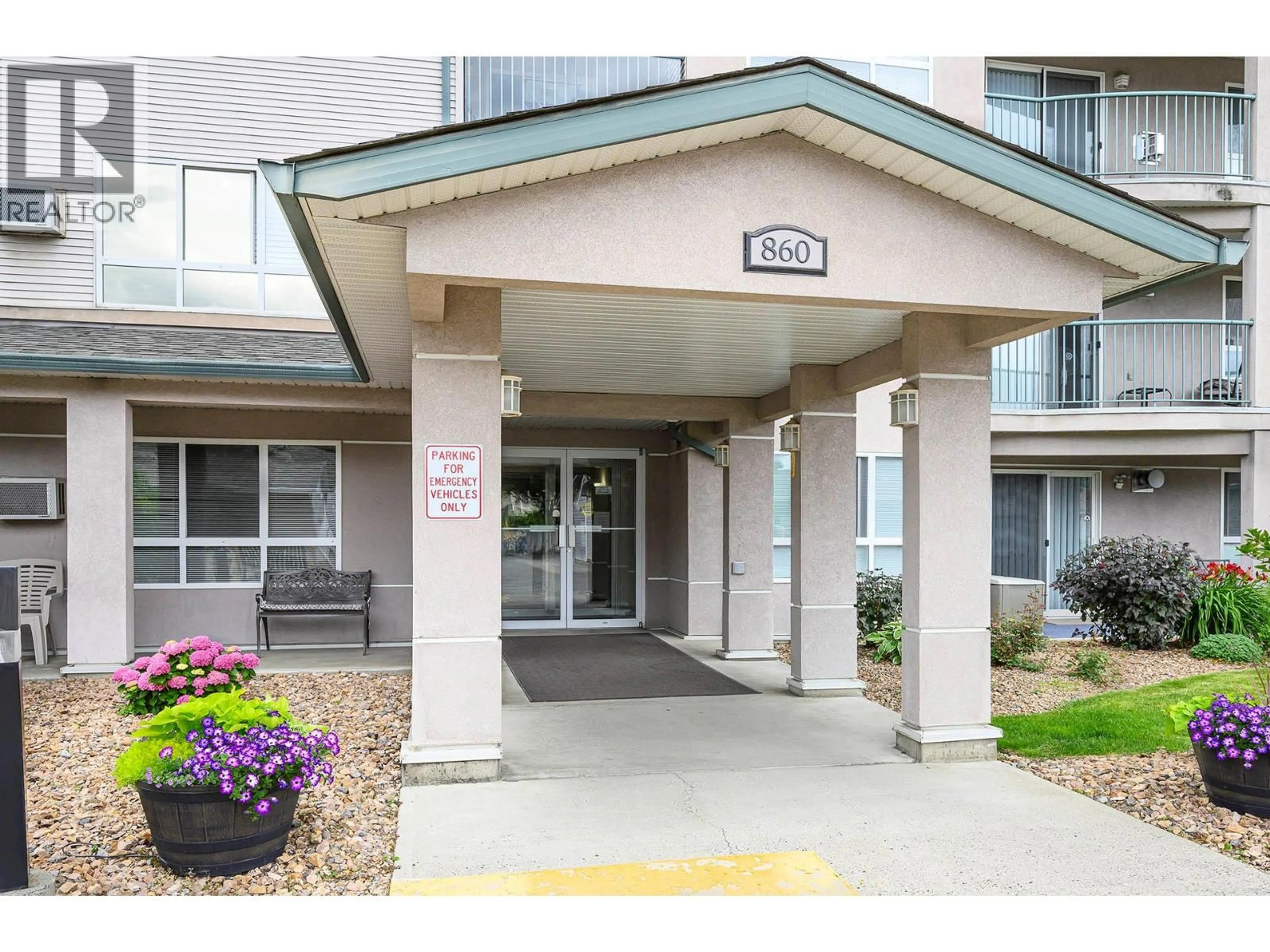 Indoor foyer for 407 - 860 NICOLANI DRIVE, Kamloops British Columbia V2B5B3