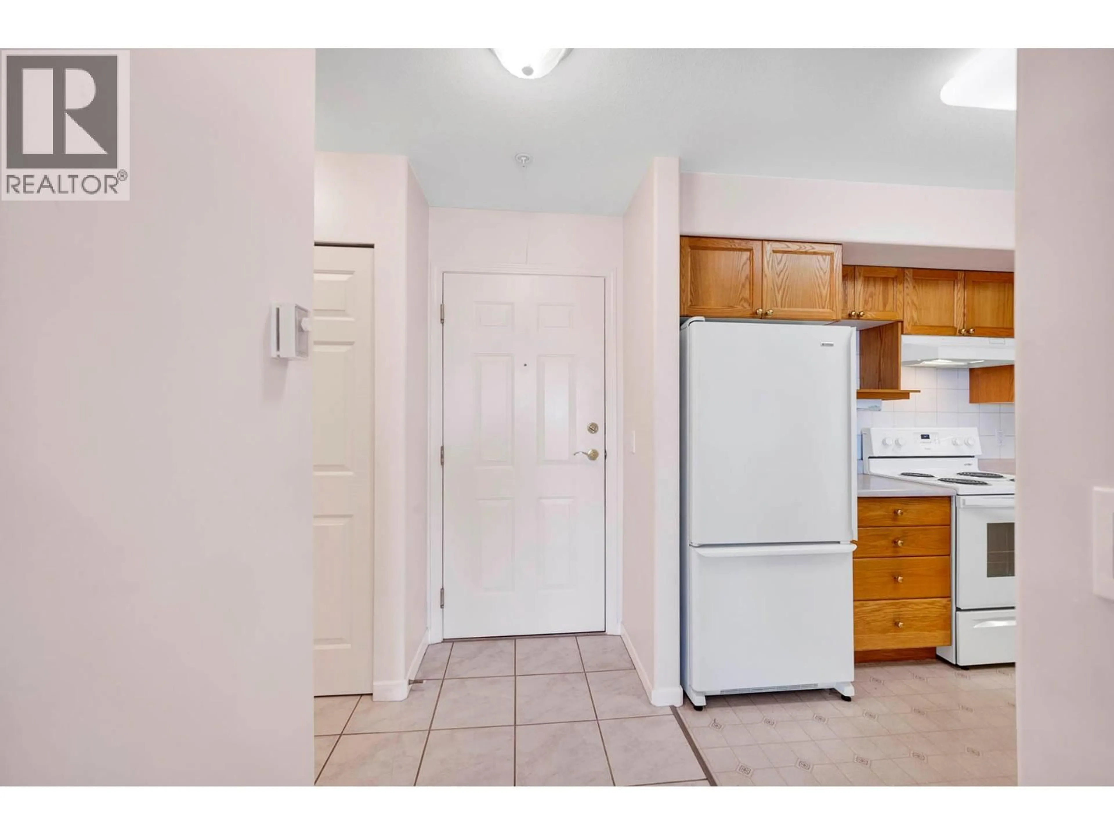 Standard kitchen, unknown for 407 - 860 NICOLANI DRIVE, Kamloops British Columbia V2B5B3