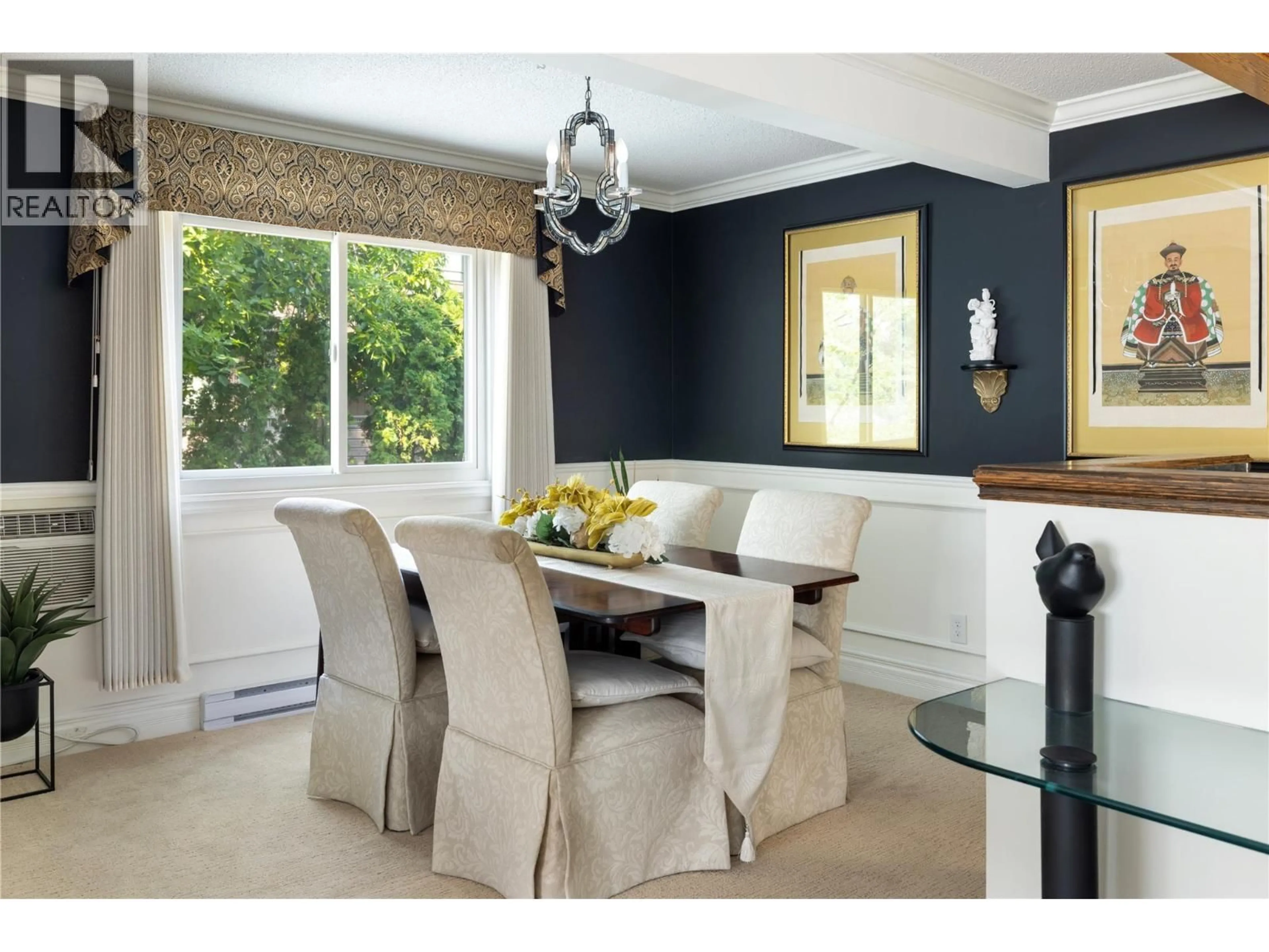 Dining room, wood/laminate floor for 115 - 1035 BERNARD AVENUE, Kelowna British Columbia V1Y6P7