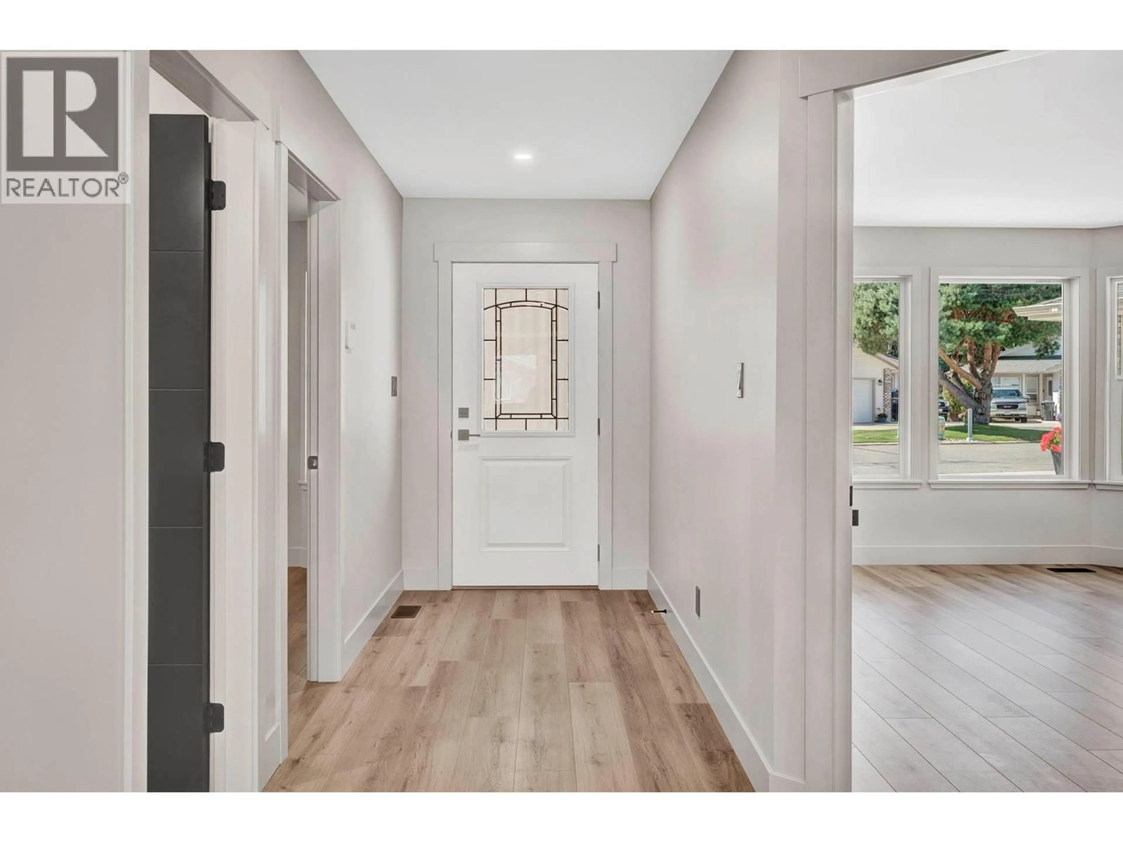 Indoor entryway for 27 - 312 ARBUTUS STREET, Chase British Columbia V0E1M0