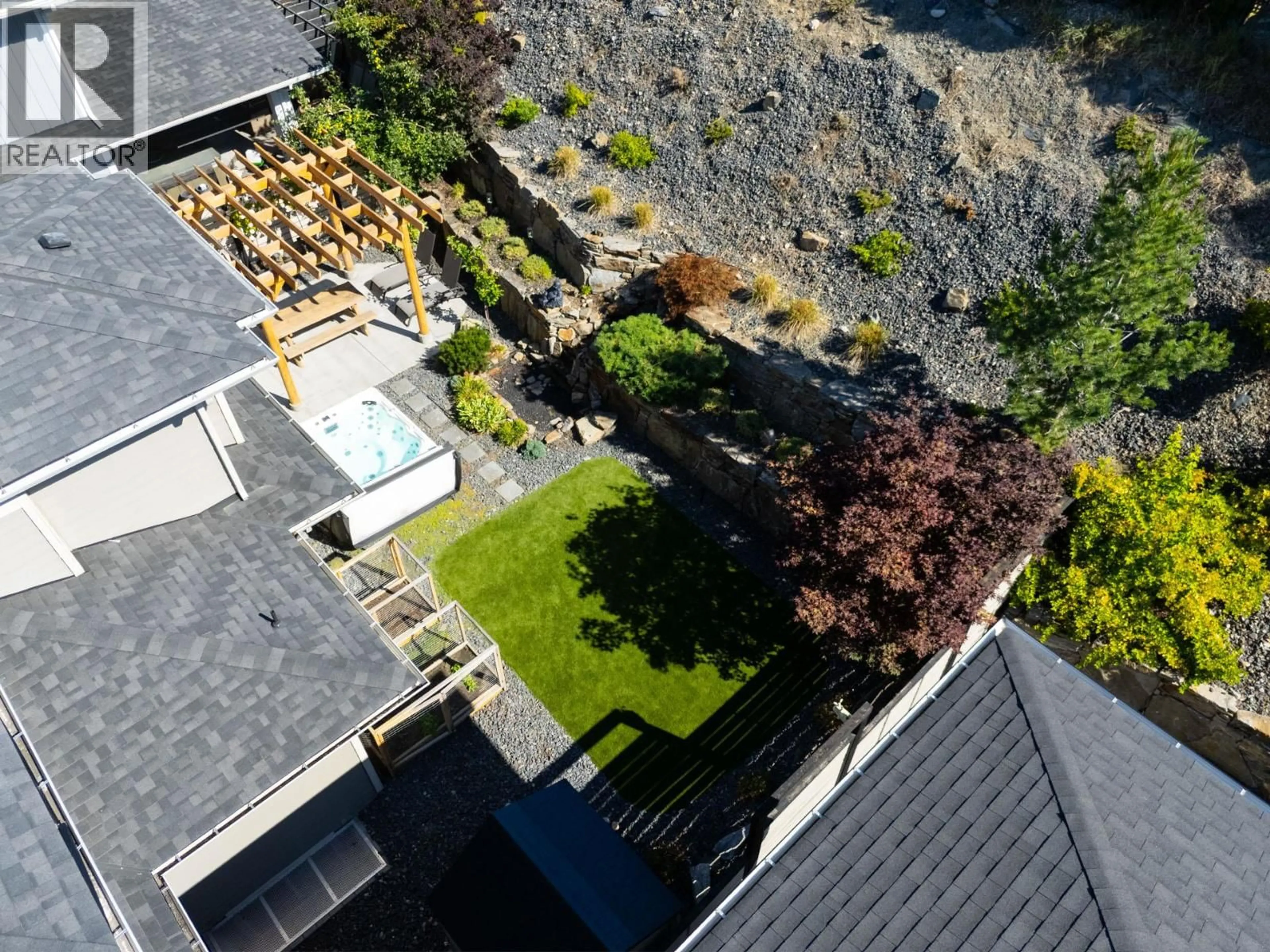 A pic from outside/outdoor area/front of a property/back of a property/a pic from drone, unknown for 453 LAKEPOINTE DRIVE, Kelowna British Columbia V1W5K2