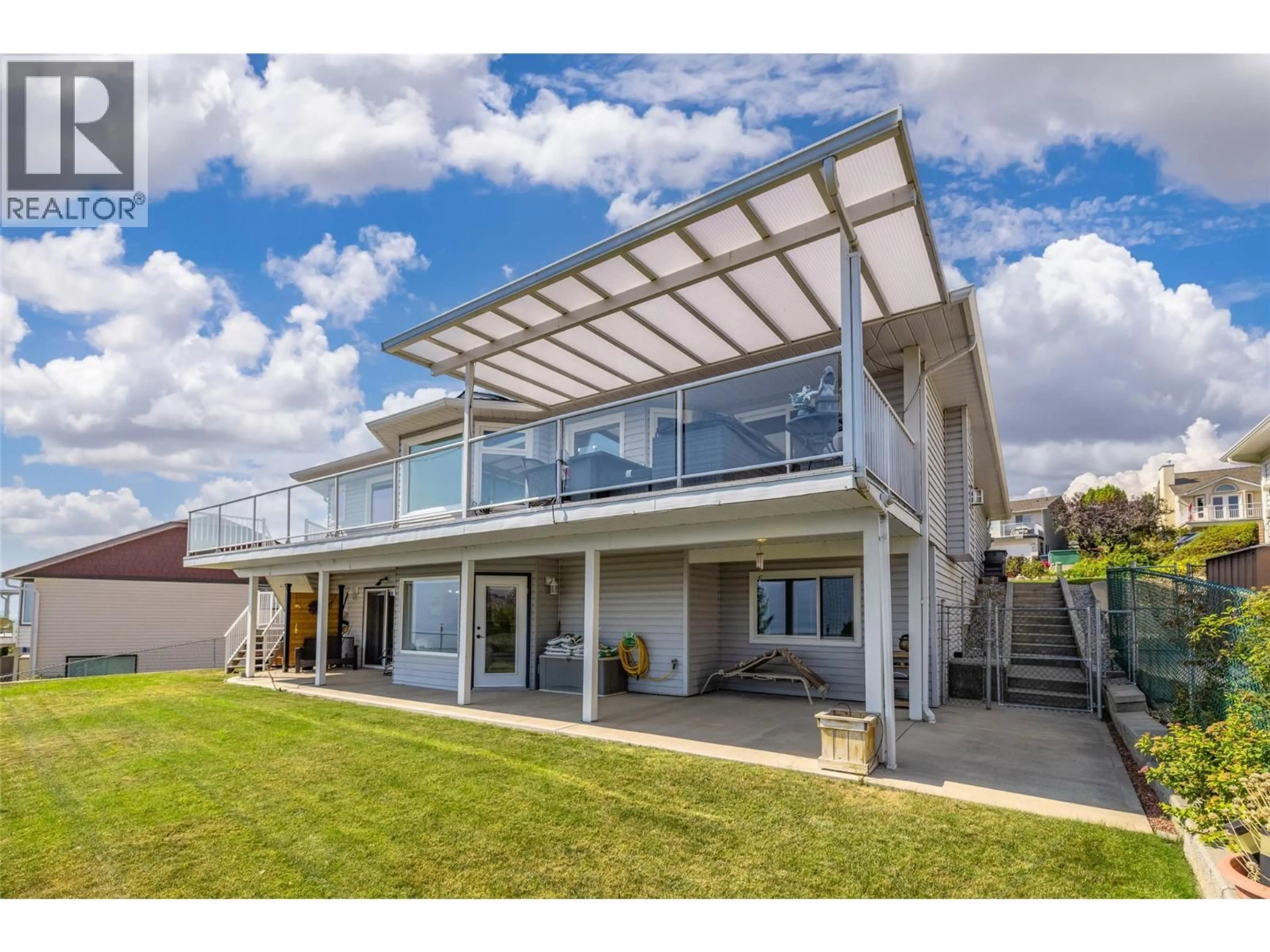 Home with vinyl exterior material, water/lake/river/ocean view for 3285 SUNDANCE DRIVE, West Kelowna British Columbia V4T1S4