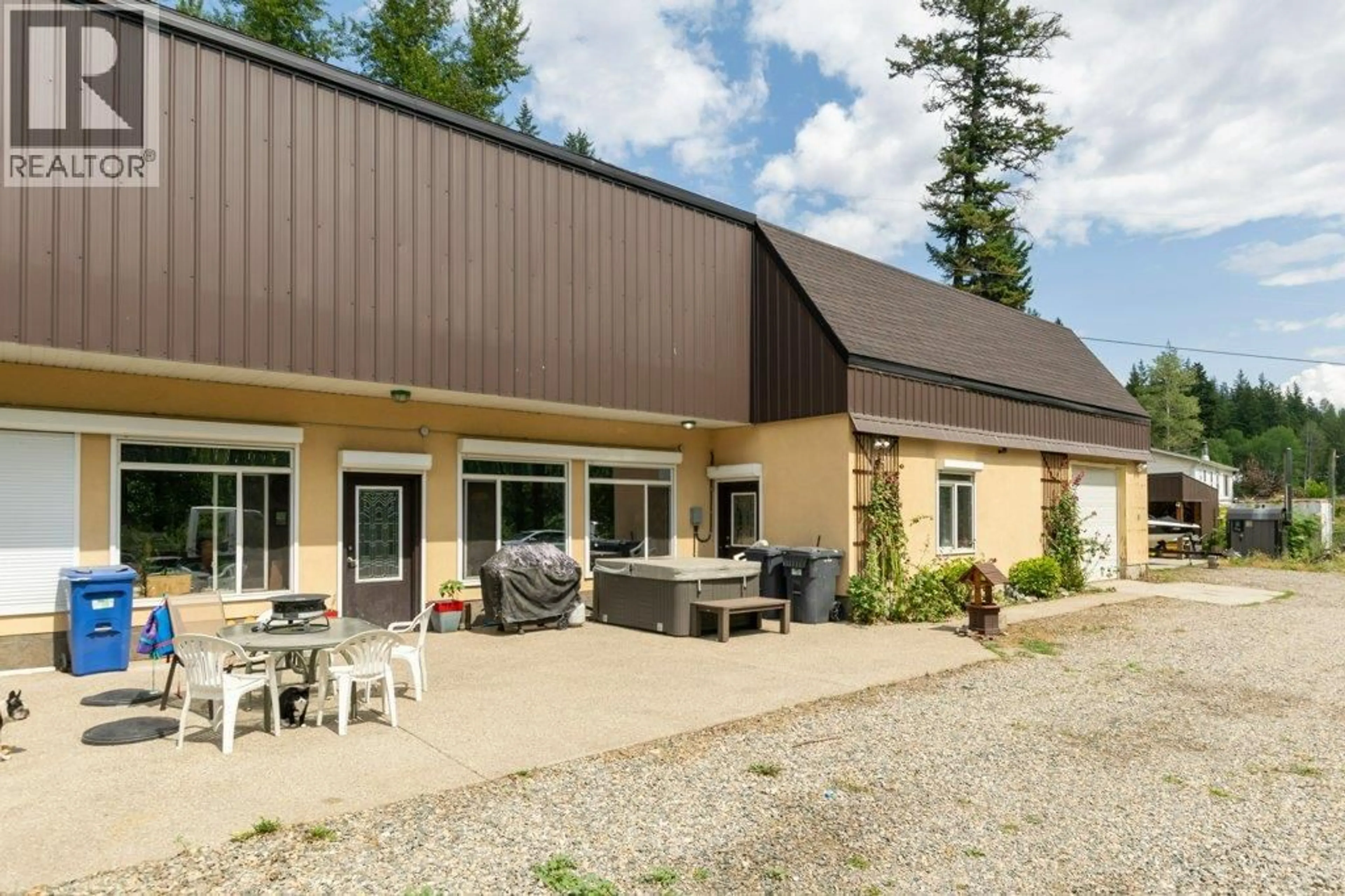 Patio, unknown for 46 - 2481 SQUILAX-ANGLEMONT ROAD, Lee Creek British Columbia V0E1M4