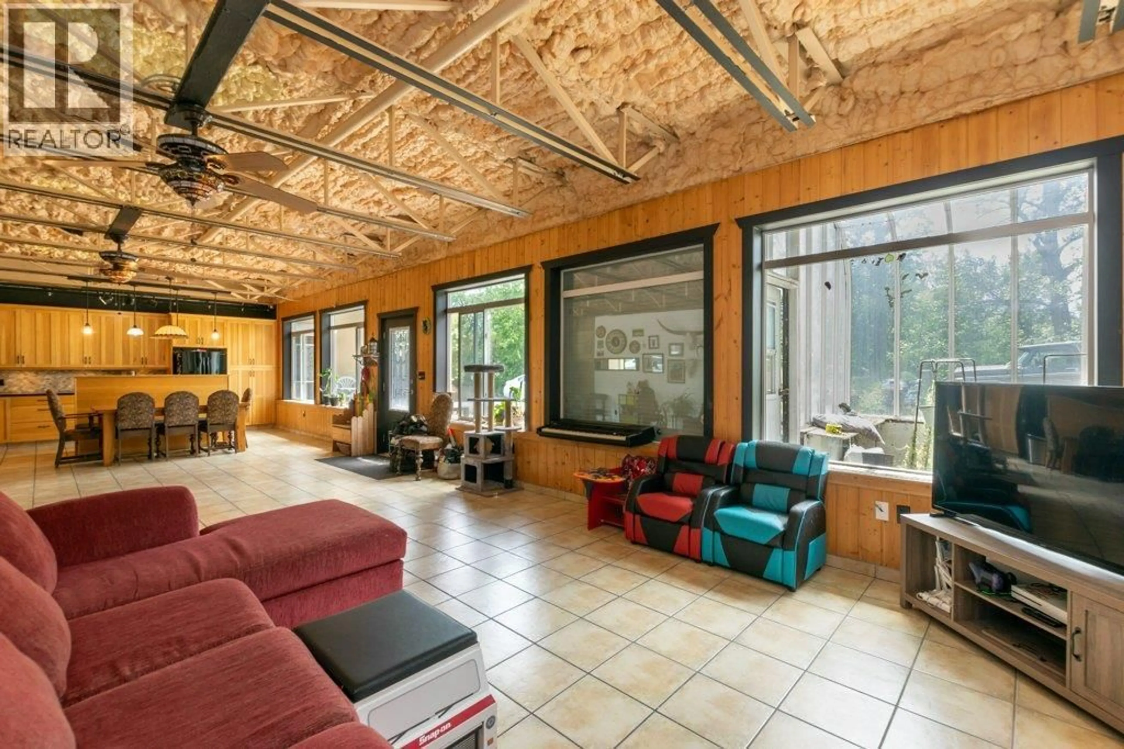 Lobby for 46 - 2481 SQUILAX-ANGLEMONT ROAD, Lee Creek British Columbia V0E1M4
