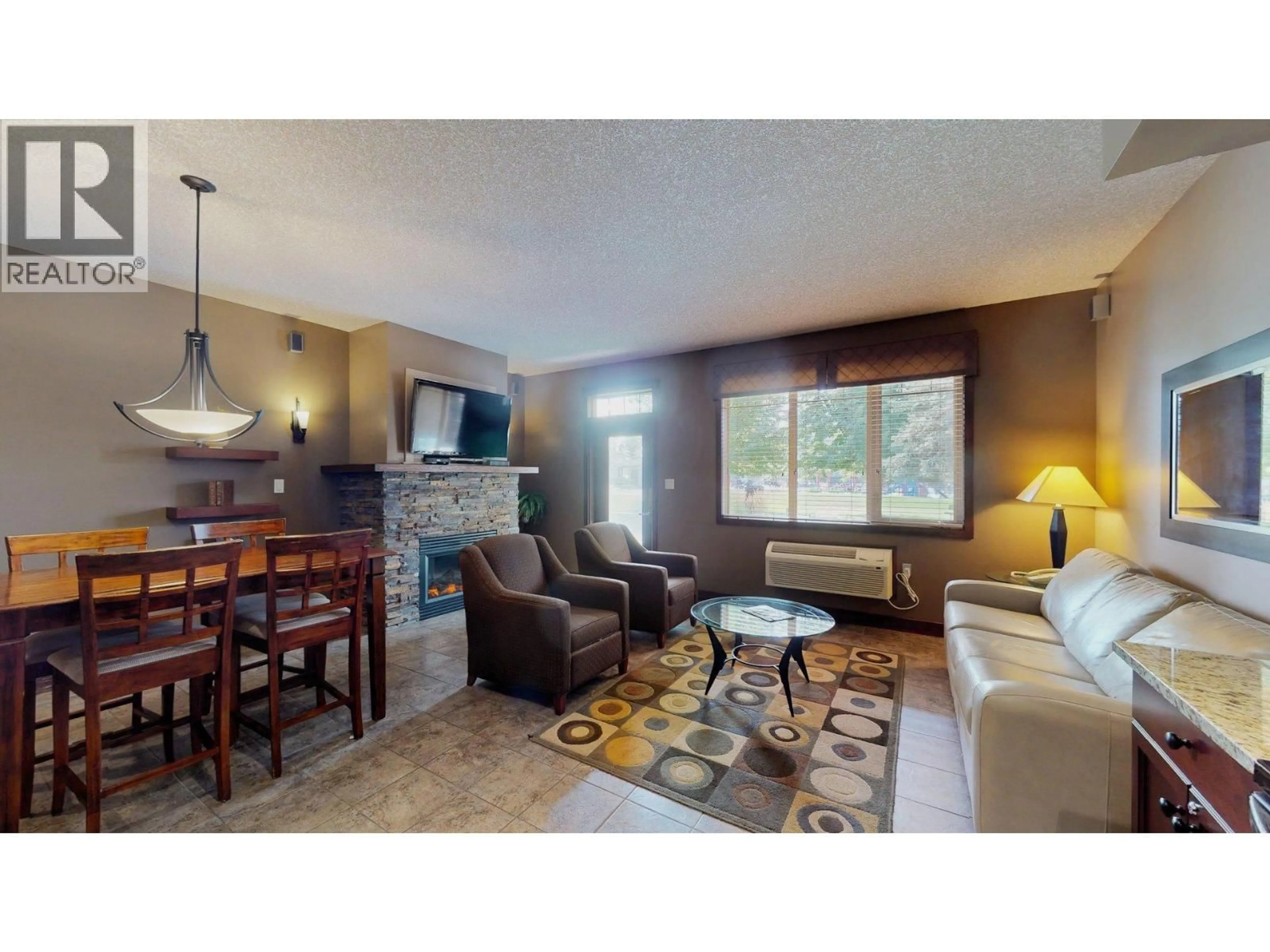 Living room with furniture, unknown for 513 - 500 BIGHORN BOULEVARD, Radium Hot Springs British Columbia V0A1M0