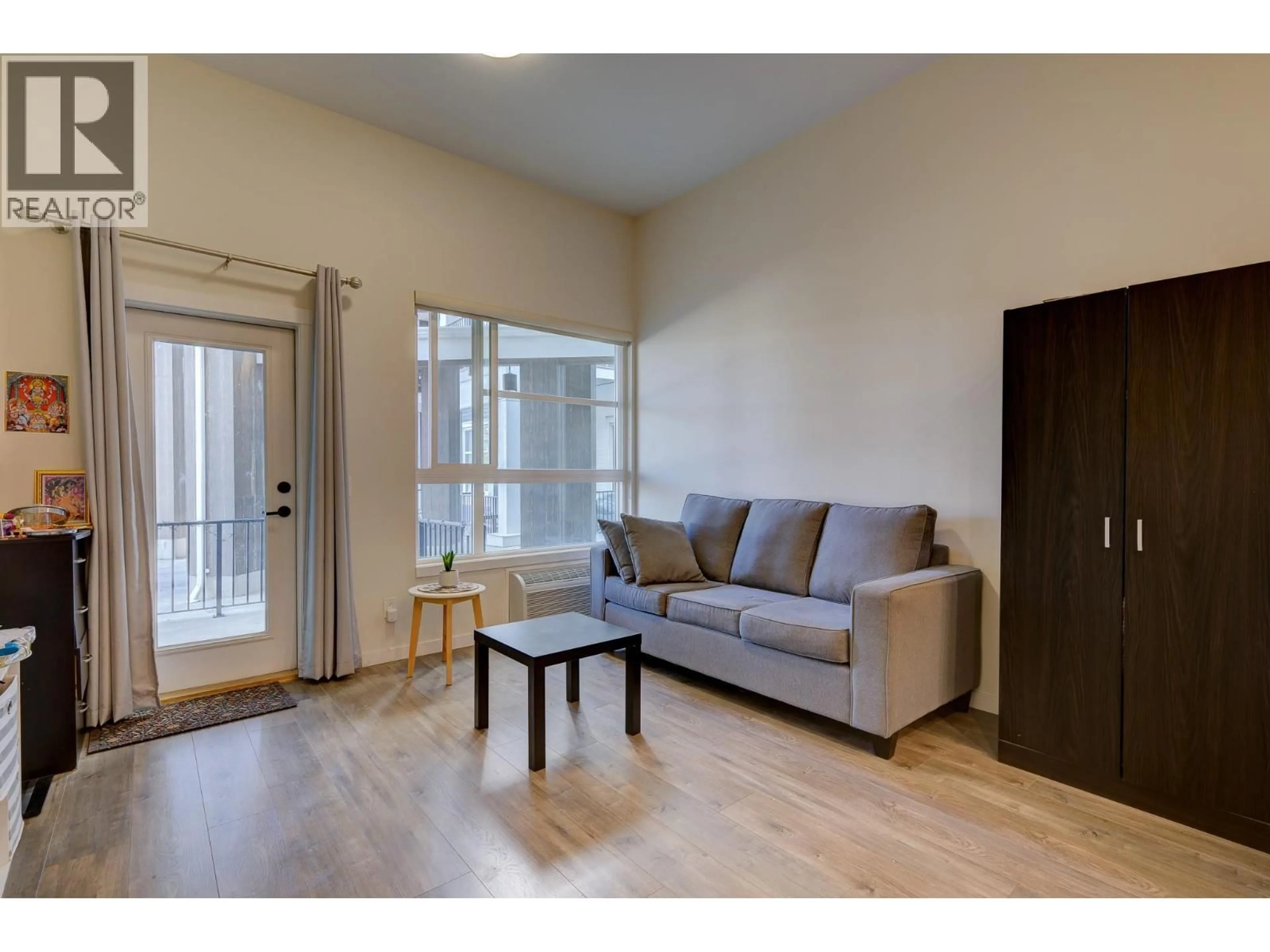 Living room with furniture, wood/laminate floor for 115 - 1880 HUGH ALLAN DRIVE, Kamloops British Columbia V1S0E8