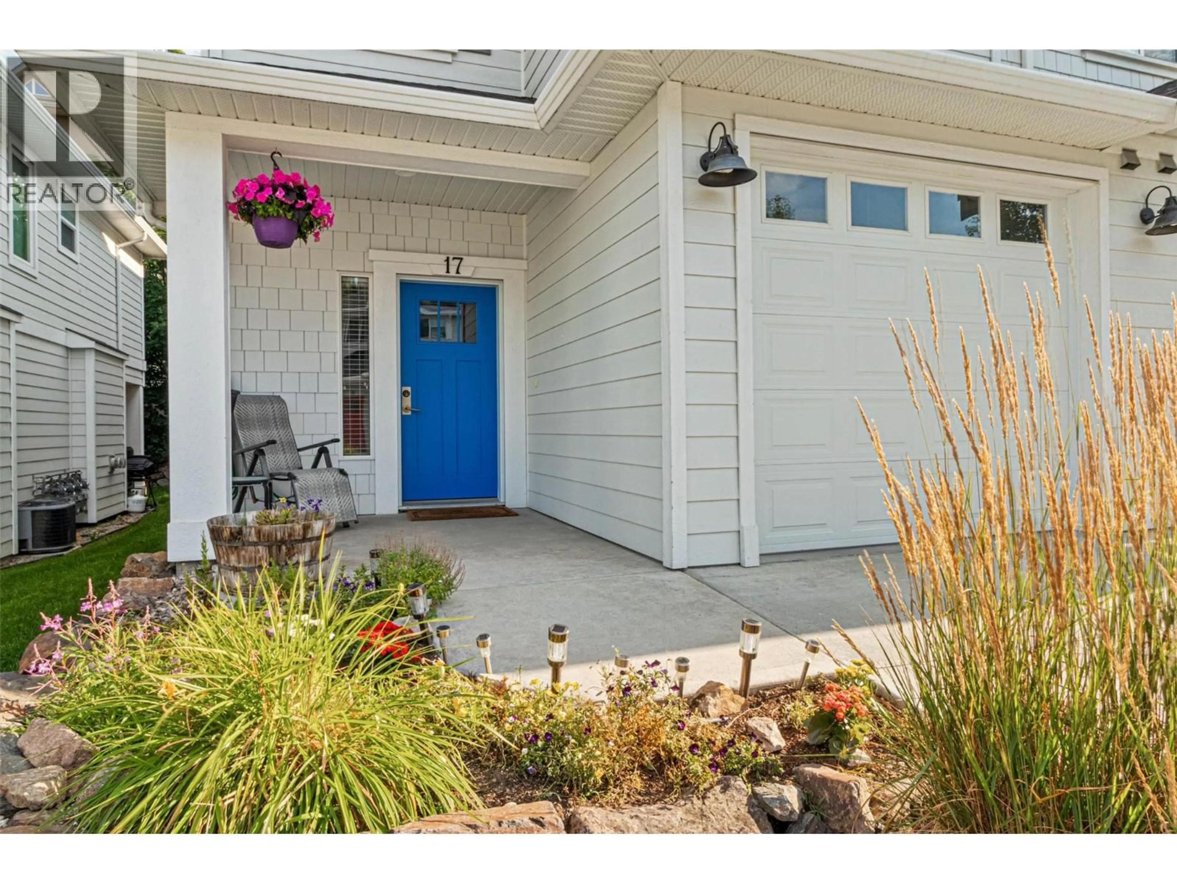 Indoor entryway for 17 - 10724 BOTTOM WOOD LAKE ROAD, Lake Country British Columbia V4V2T3