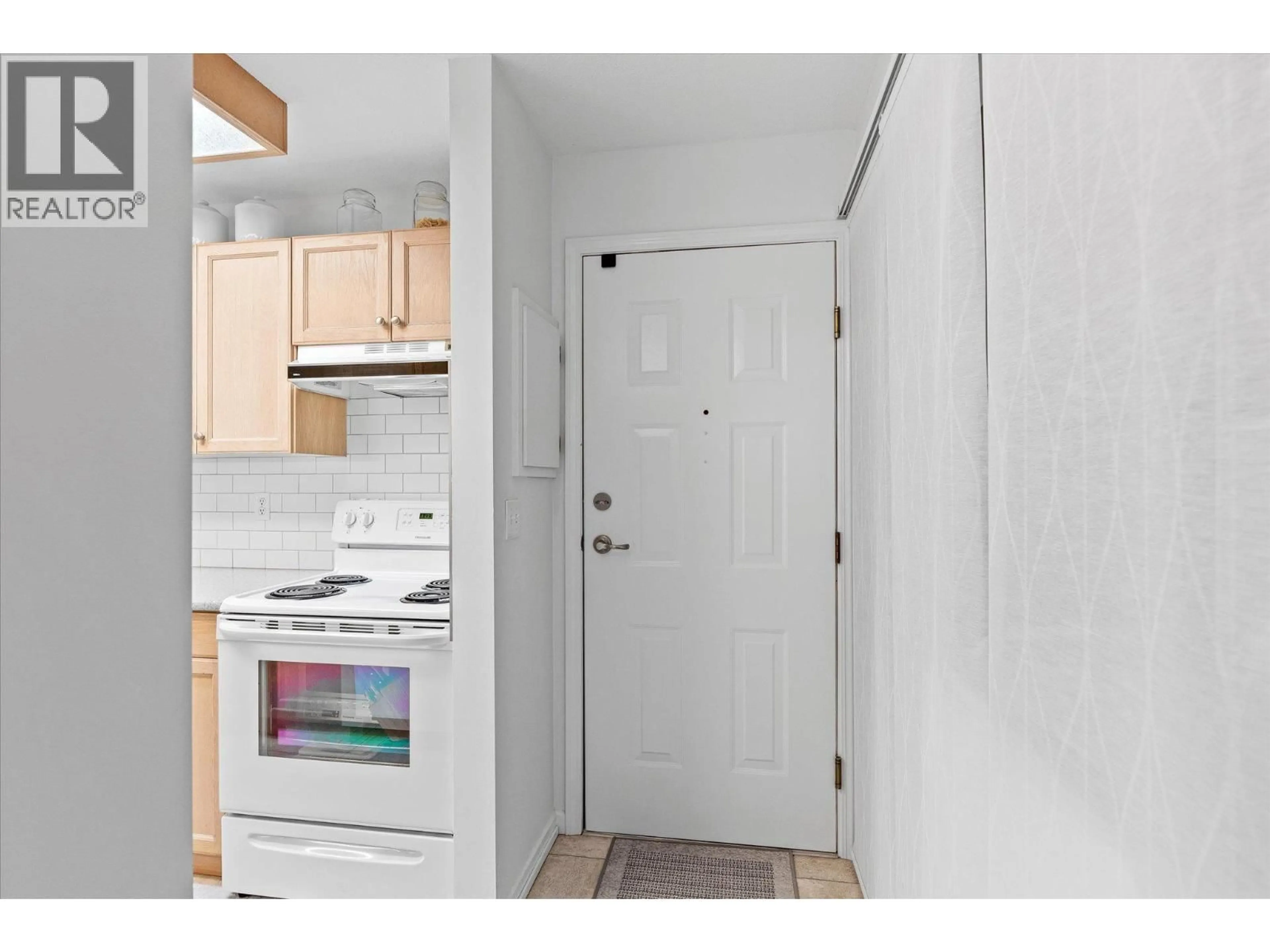 Standard kitchen, unknown for 410 - 3155 DE MONTREUIL COURT, Kelowna British Columbia V1W3W1