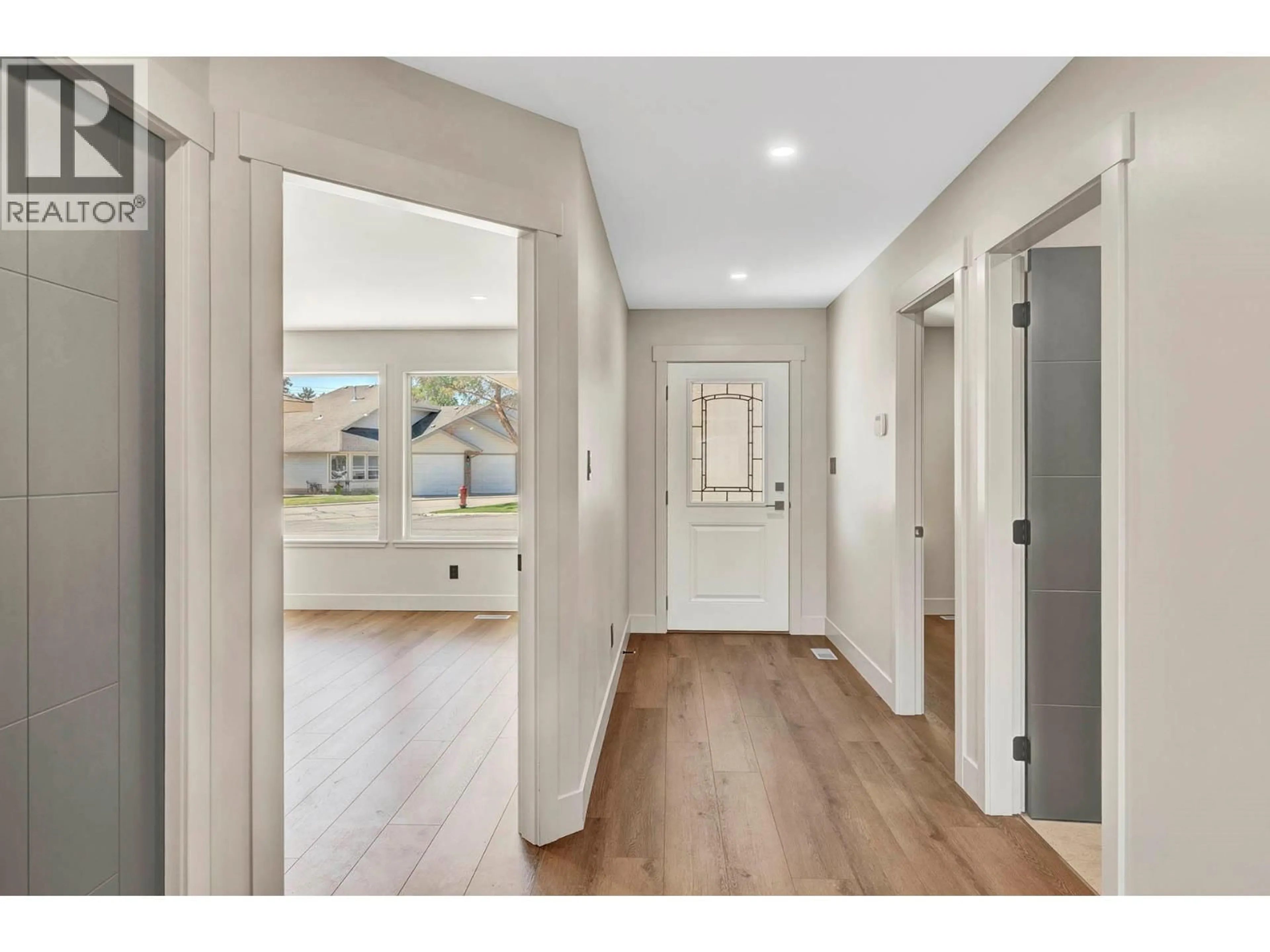 Indoor entryway for 28 - 312 ARBUTUS STREET, Chase British Columbia V0E1M0