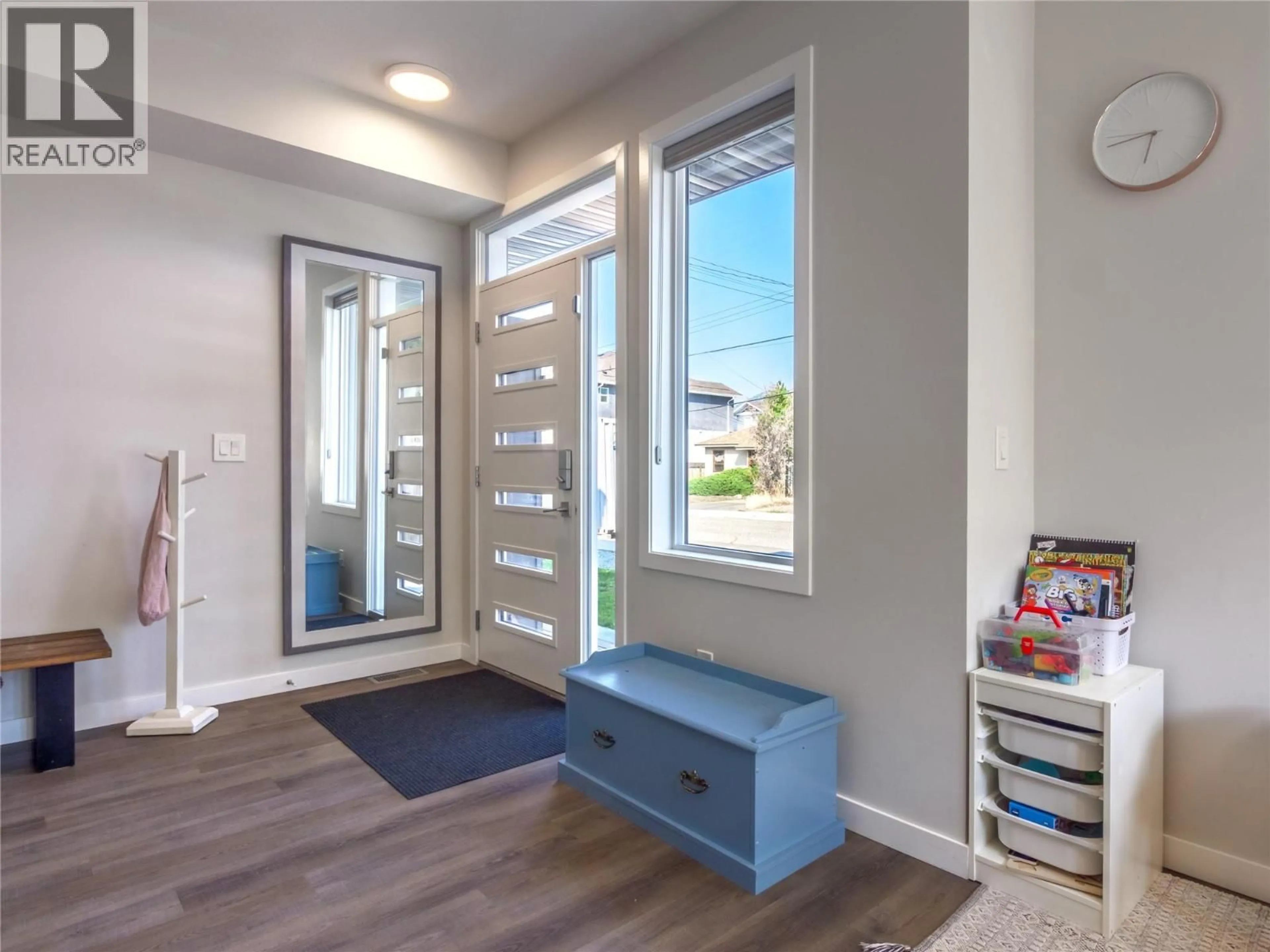 Indoor entryway for 101 - 128 COSSAR AVENUE, Penticton British Columbia V2A2V4
