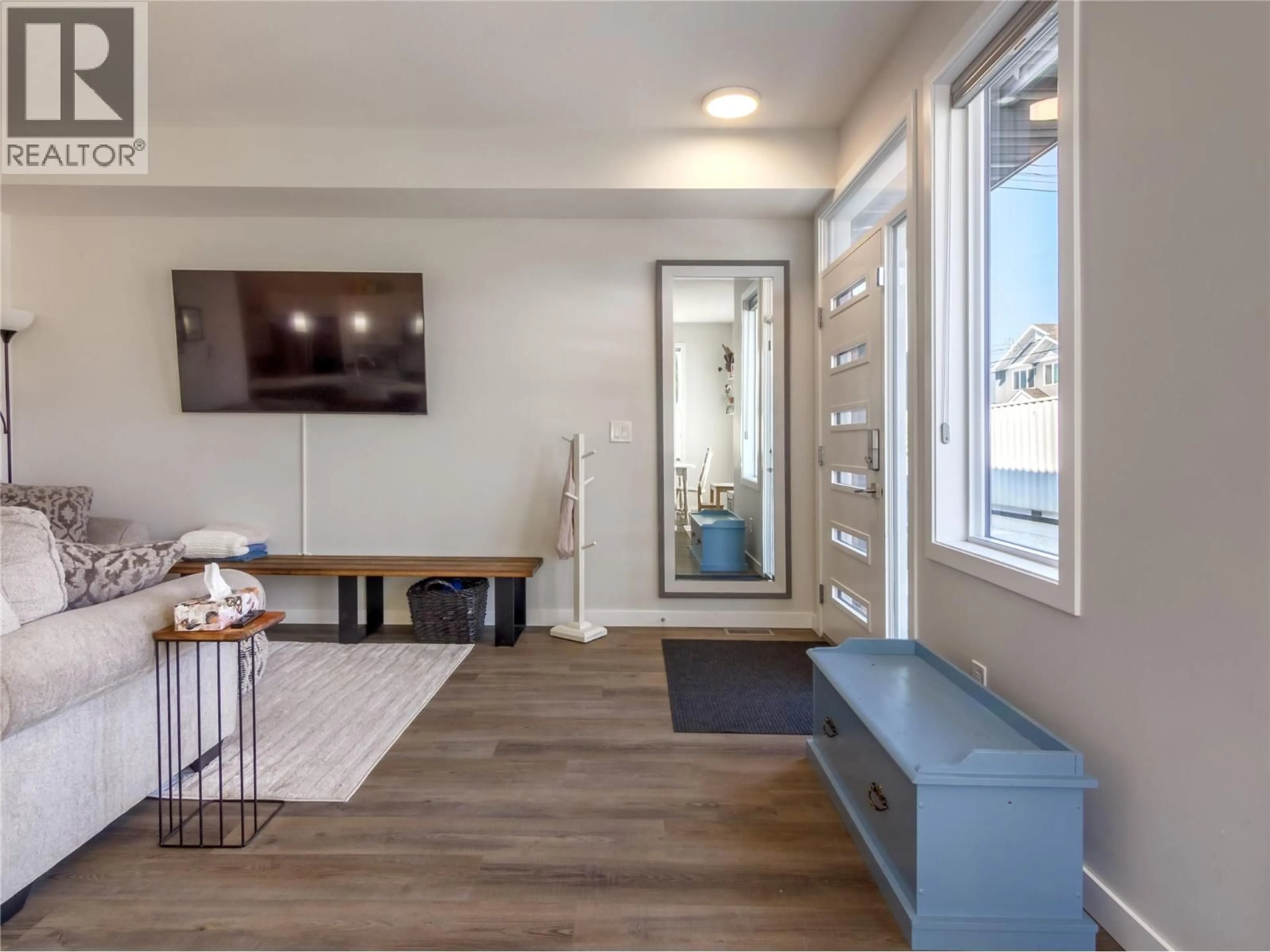 Indoor entryway for 101 - 128 COSSAR AVENUE, Penticton British Columbia V2A2V4