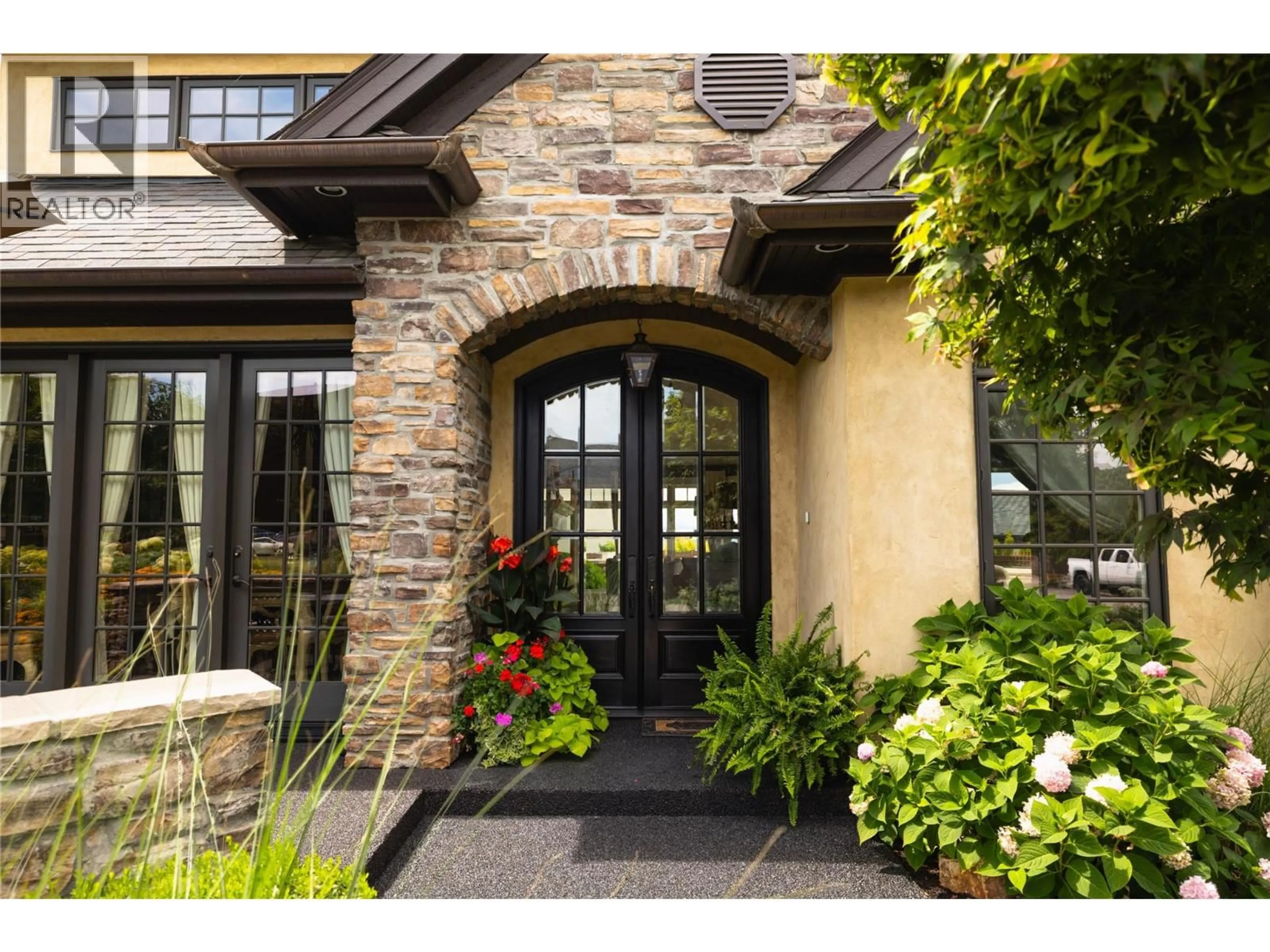 Indoor entryway for 4768 CARMEL CRESCENT, Kelowna British Columbia V1W5B9