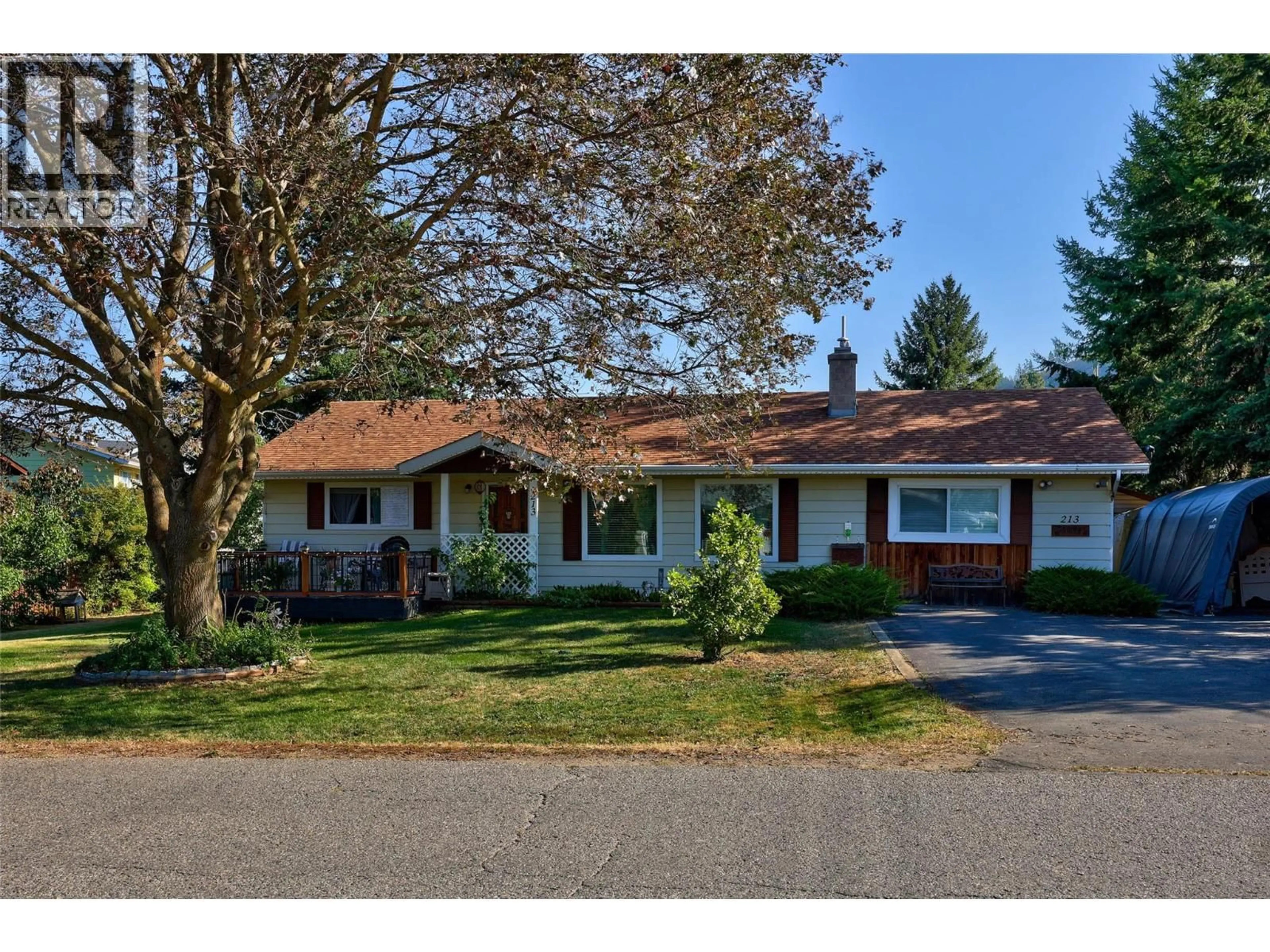 Home with vinyl exterior material, street for 213 BEACH DRIVE, Chase British Columbia V0E1M0