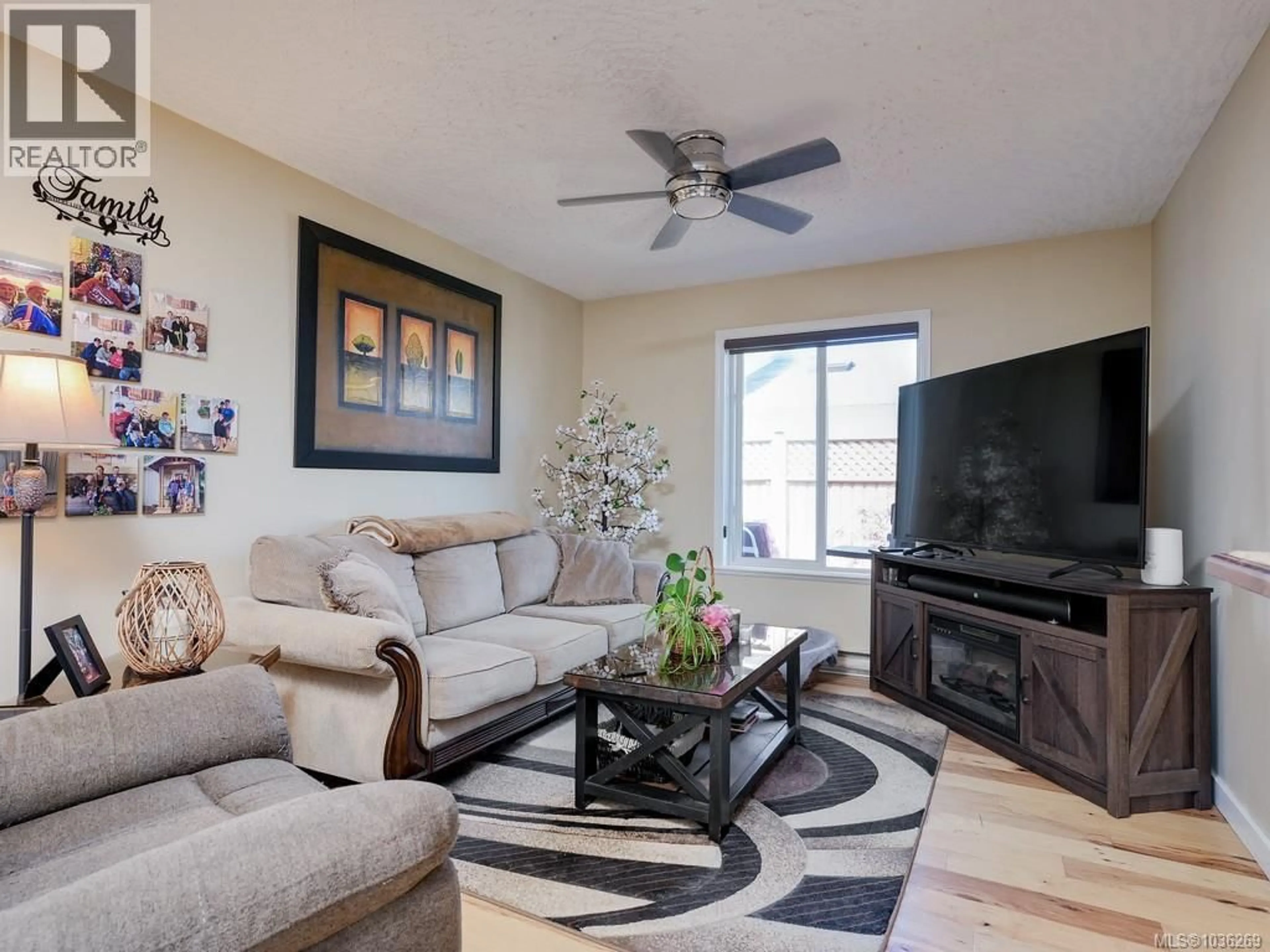 Living room with furniture, unknown for 104 - 7570 TETAYUT ROAD, Central Saanich British Columbia V8M2H4