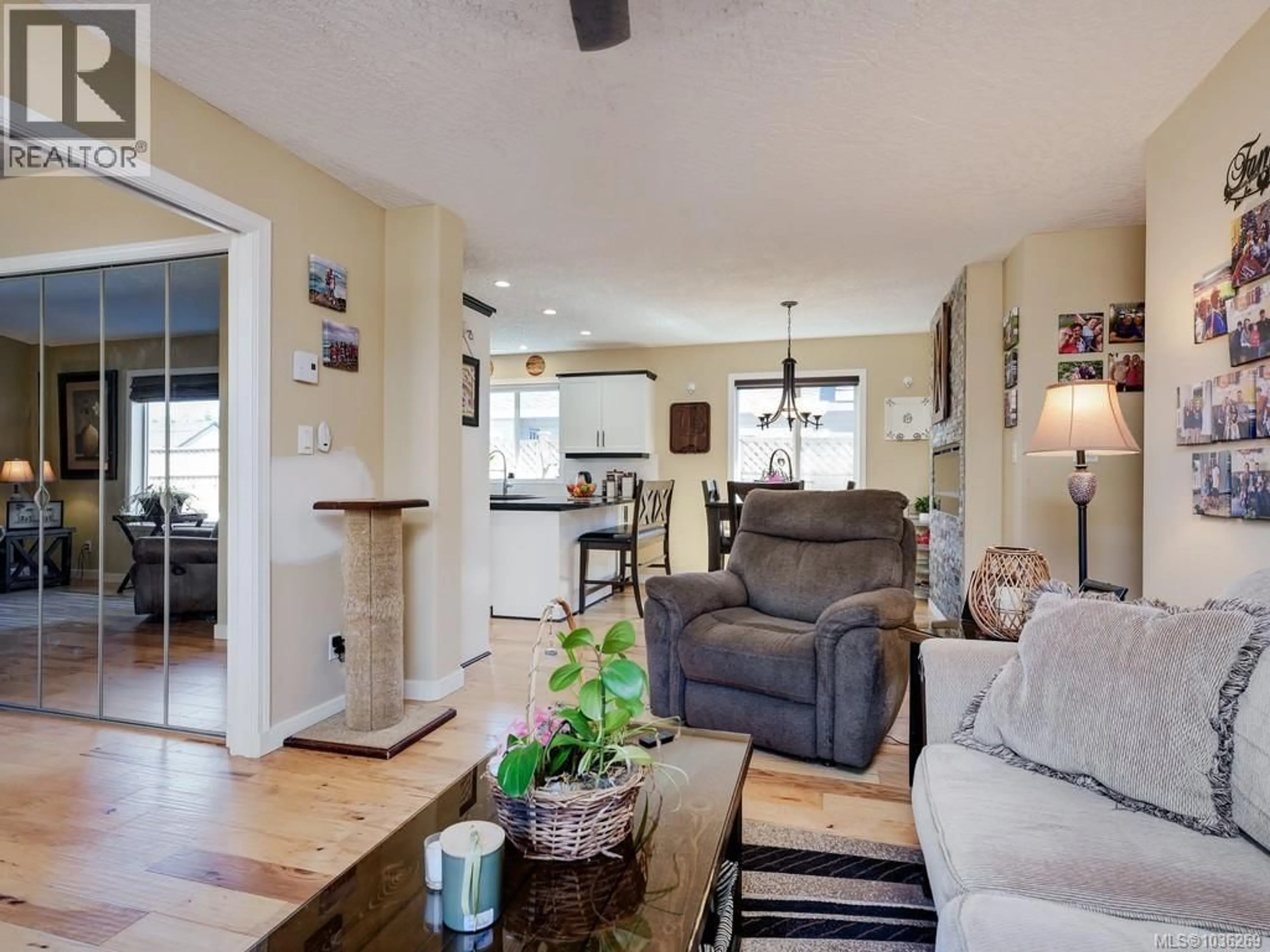 Living room with furniture, unknown for 104 - 7570 TETAYUT ROAD, Central Saanich British Columbia V8M2H4
