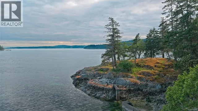 157 MENHINICK DRIVE, Salt Spring 2