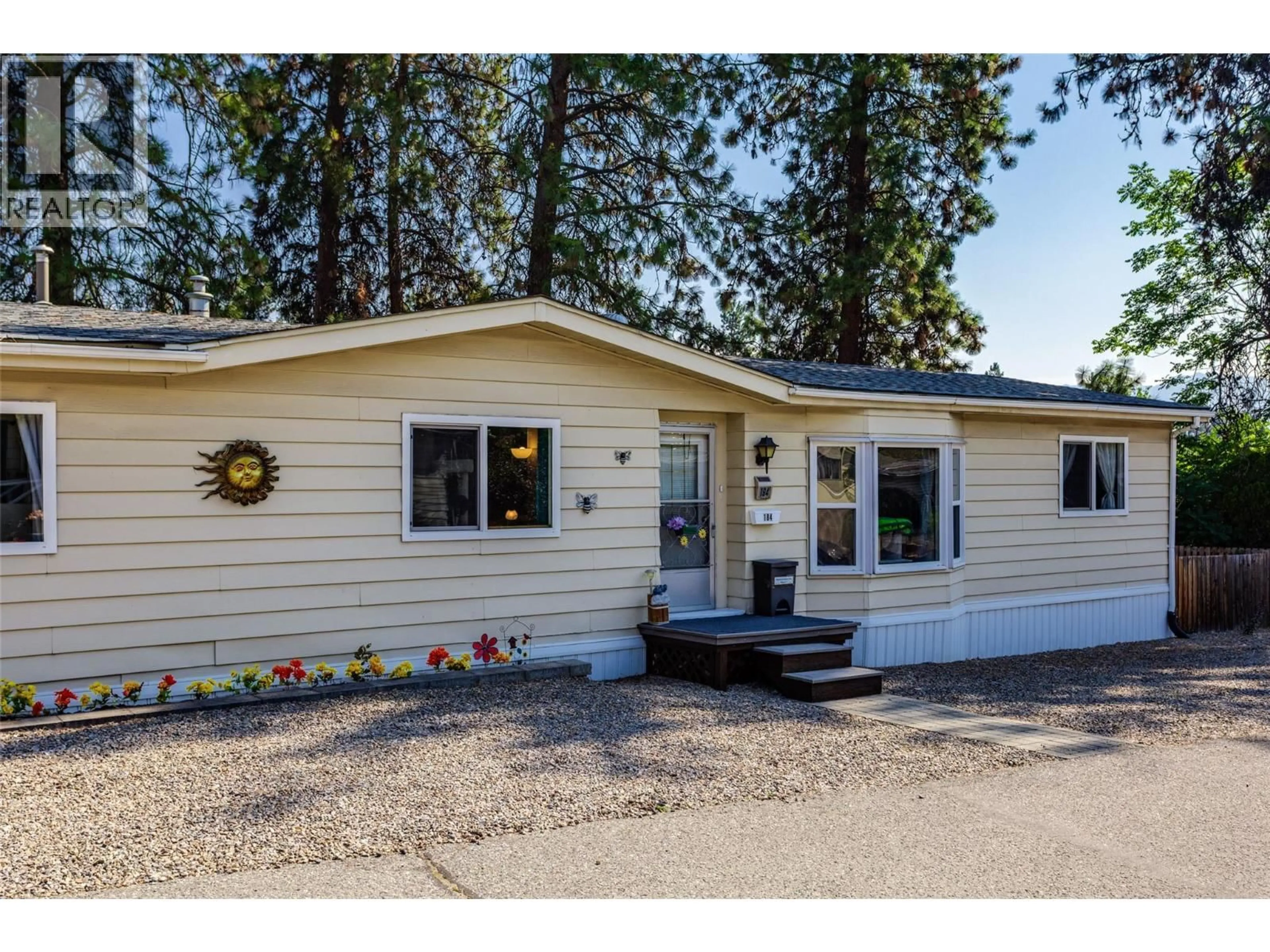 Home with vinyl exterior material, street for 184 - 1999 HIGHWAY 97 OTHER SOUTH, West Kelowna British Columbia V1Z1B2