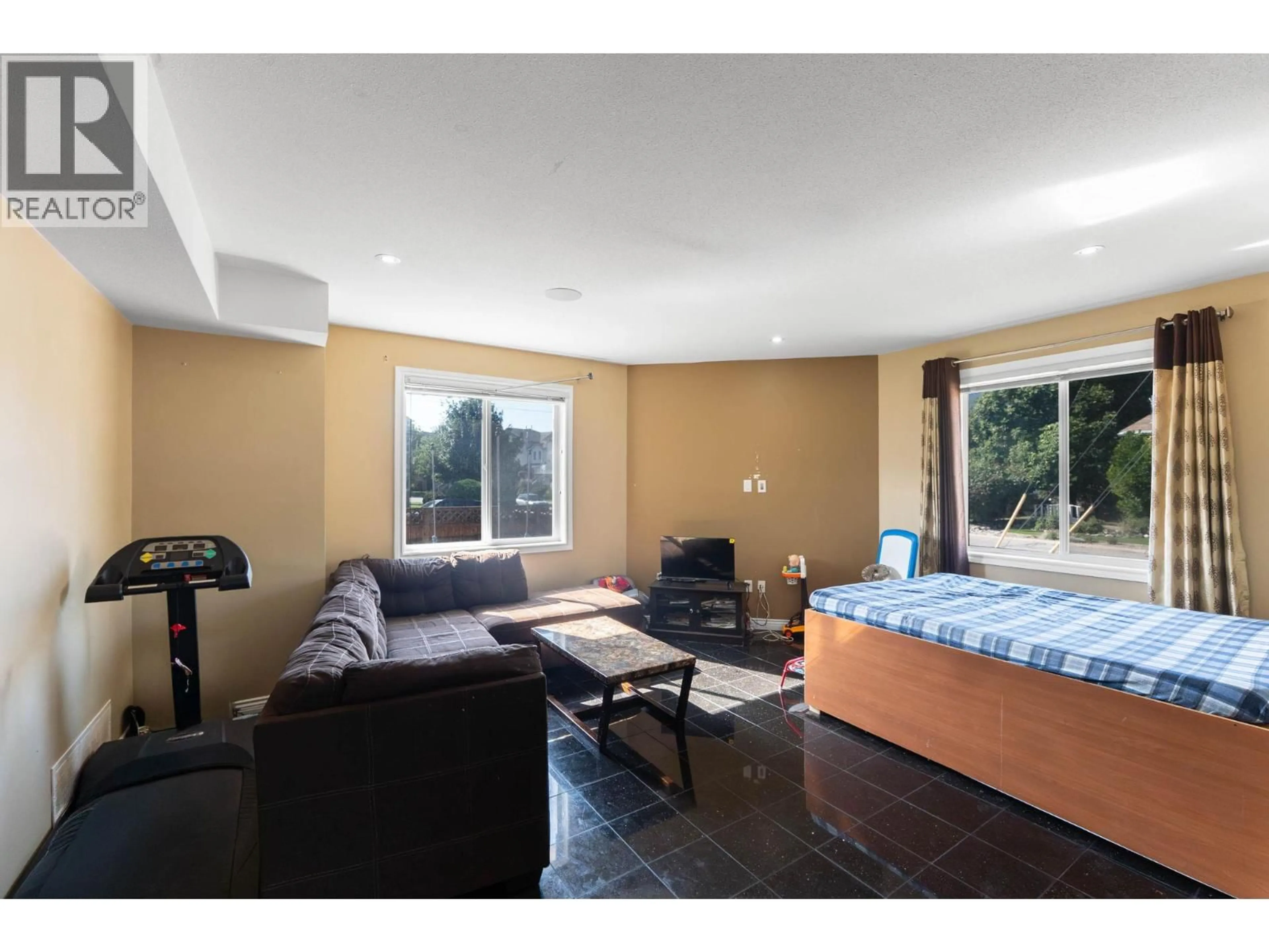 Living room with furniture, unknown for 102 - 297 WATERFORD AVENUE, Penticton British Columbia V2A6J4