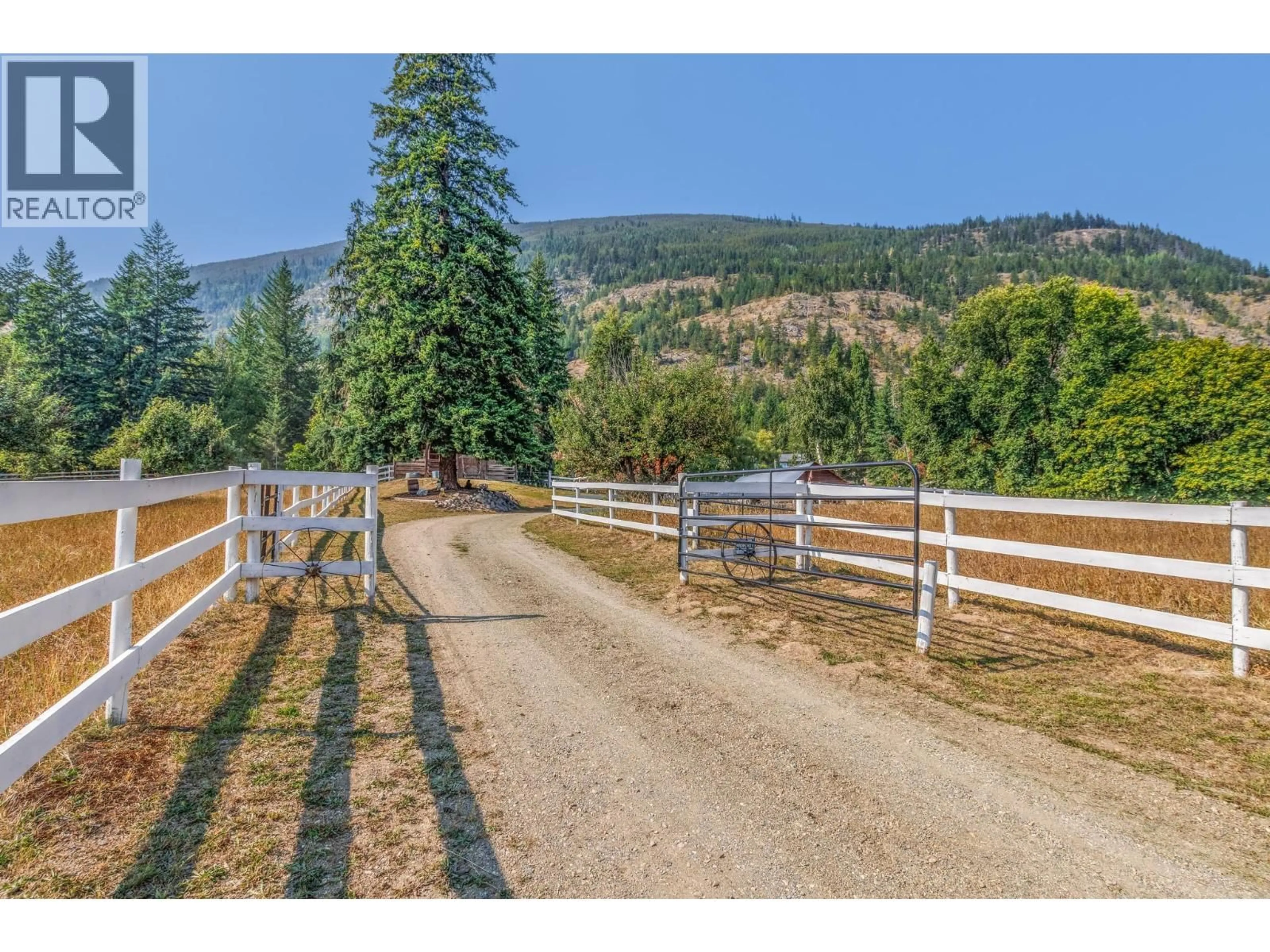 A pic from outside/outdoor area/front of a property/back of a property/a pic from drone, mountain view for 6171 50 STREET NORTHWEST, Salmon Arm British Columbia V1E3A6
